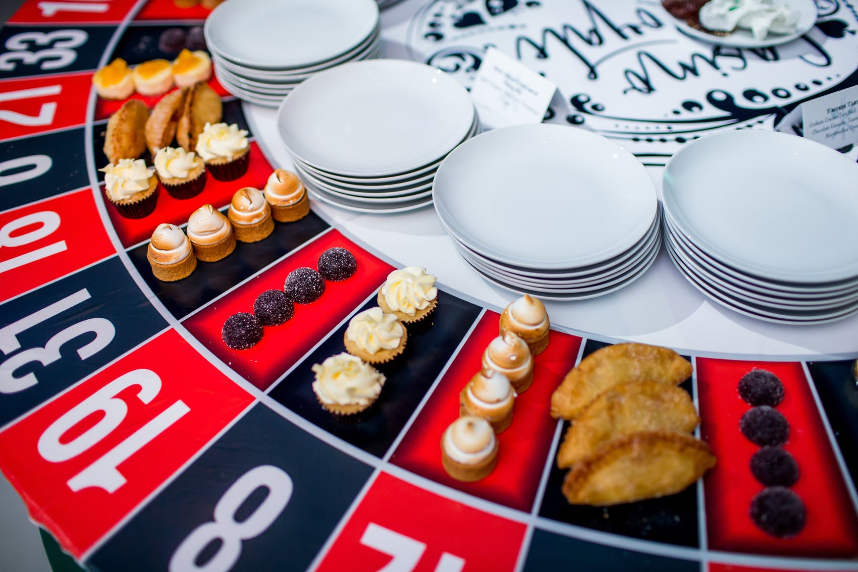 Casino-inspired buffet serving station