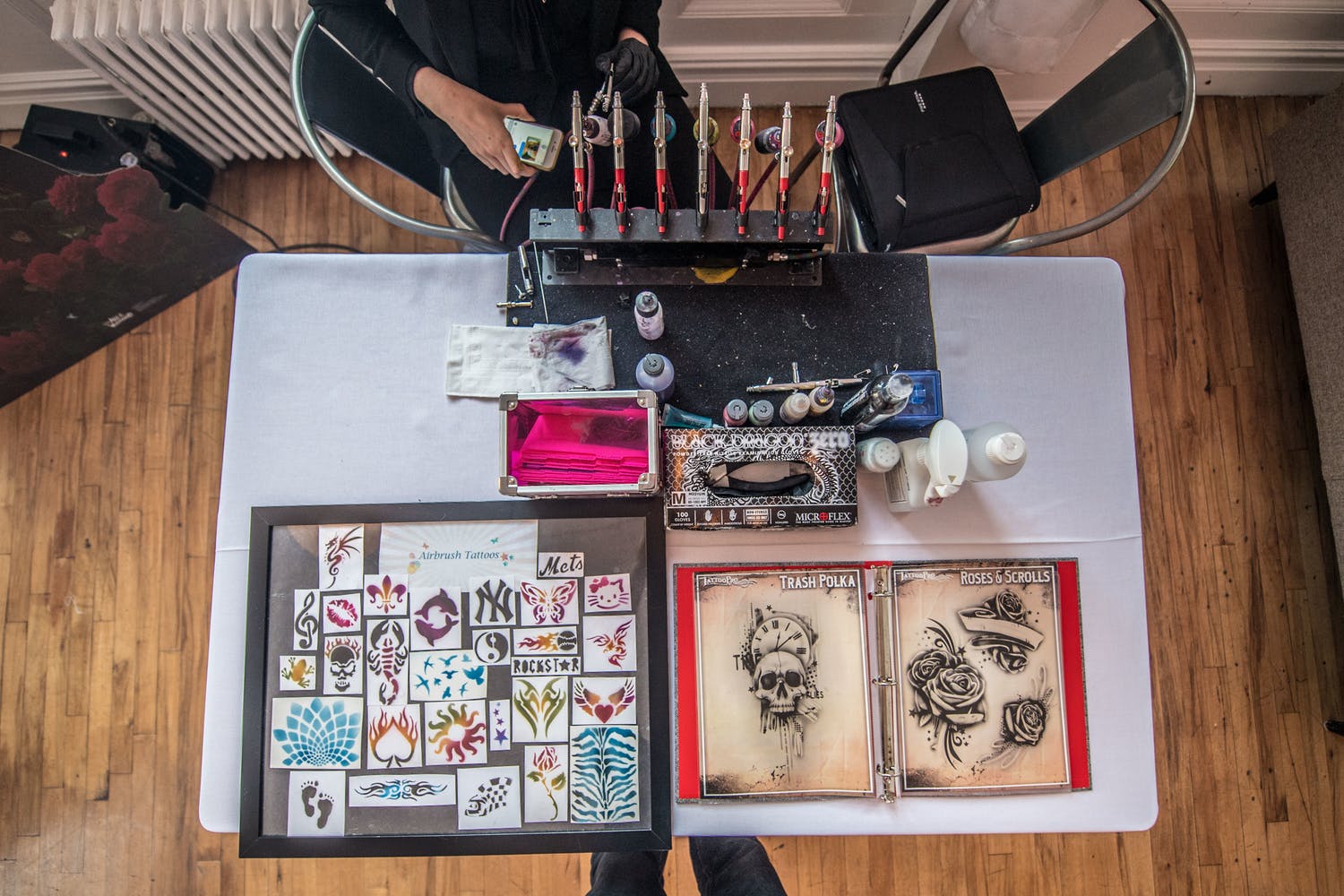 Tattoo and temporary tattoo activity station