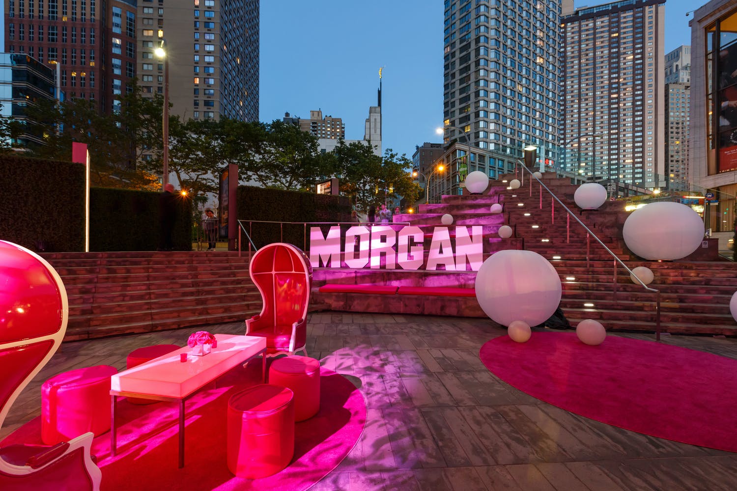Chic bright pink New York Bat Mitzvah | PartySlate