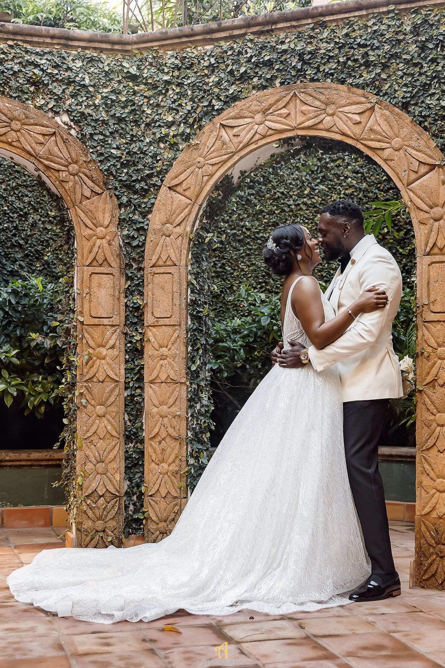 Houston wedding outdoor photoshoot | PartySlate