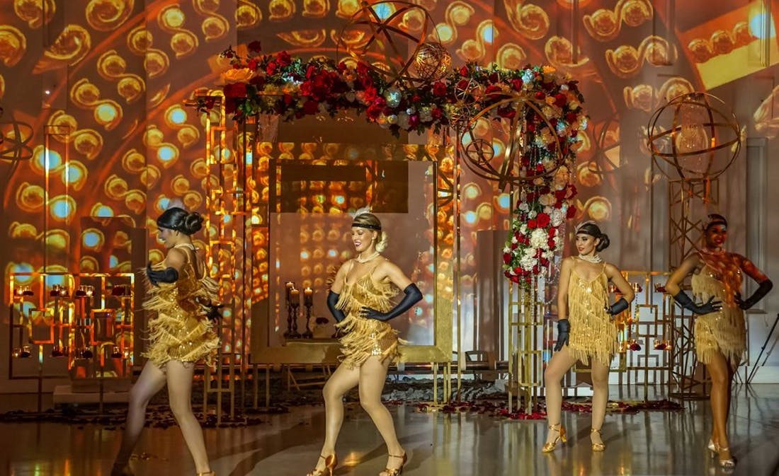Flapper girls perform at a Great Gatsby theme wedding | PartySlate
