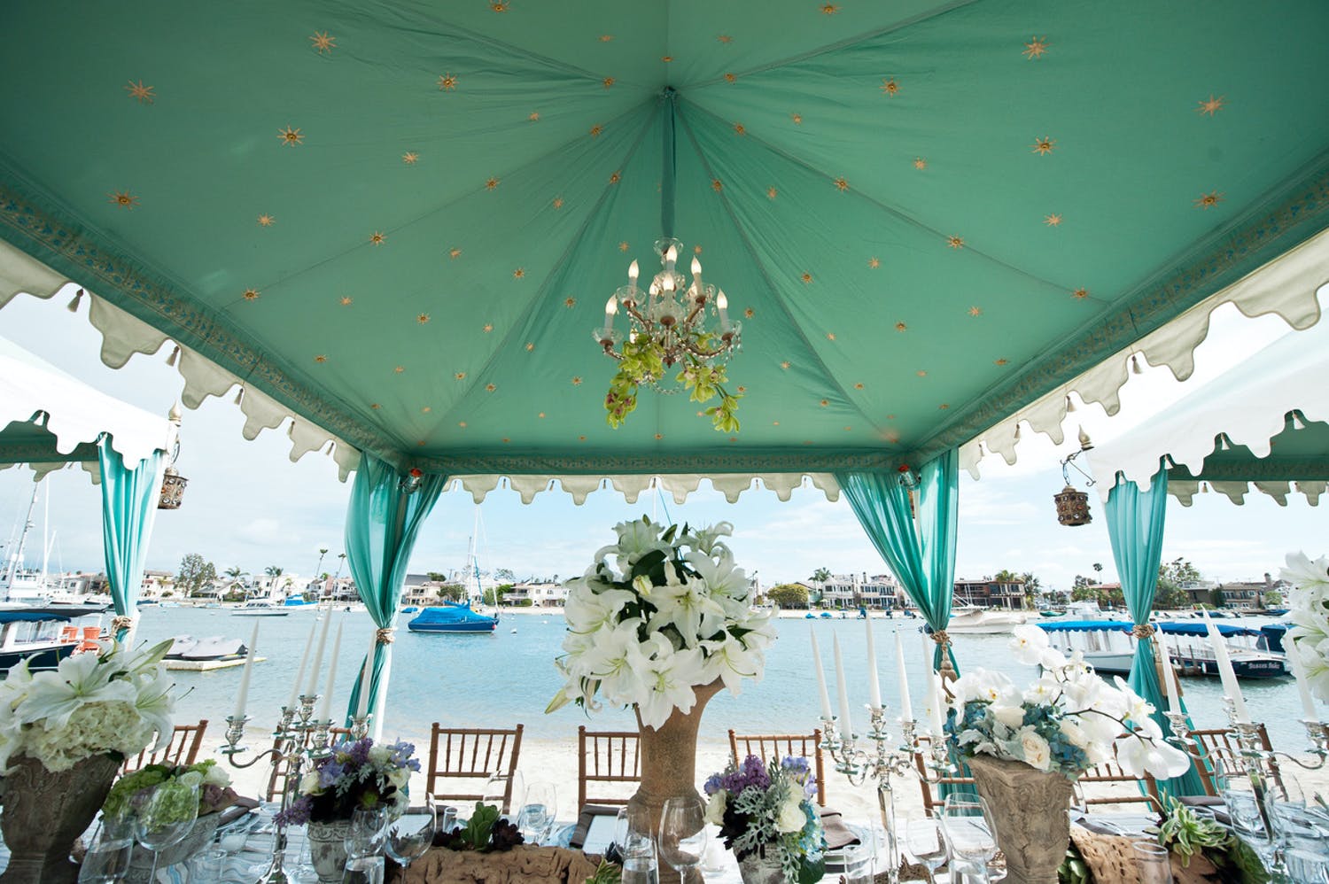 Beach Dinner, One of PartySlate's Favorite 40th-Birthday Party Ideas | PartySlate