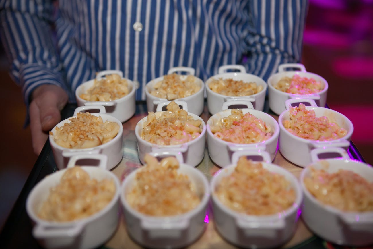 Tray of Mini Serving of Mac and Cheese | PartySlate