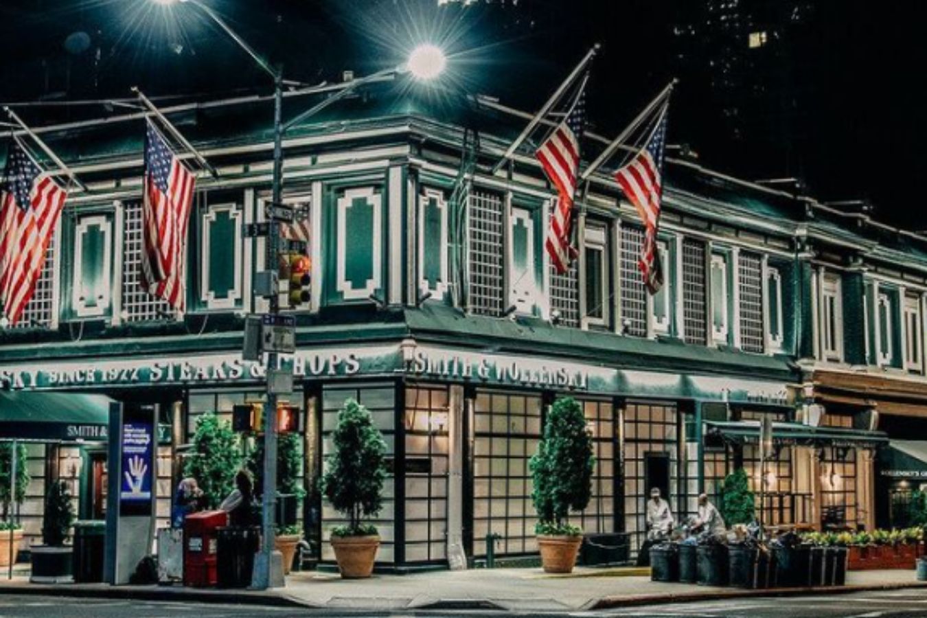 Street Corner View of Smith & Wollensky in Miami Beach | PartySlate