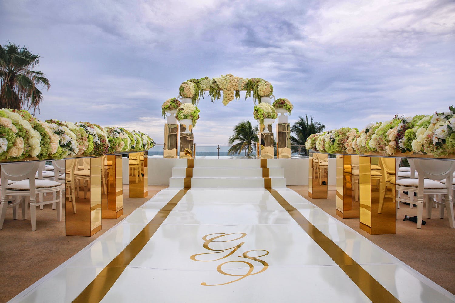 OCEANFRONT WEDDING AT FONTAINEBLEAU MIAMI BEACH IN MIAMI BEACH, FL | Partyslate