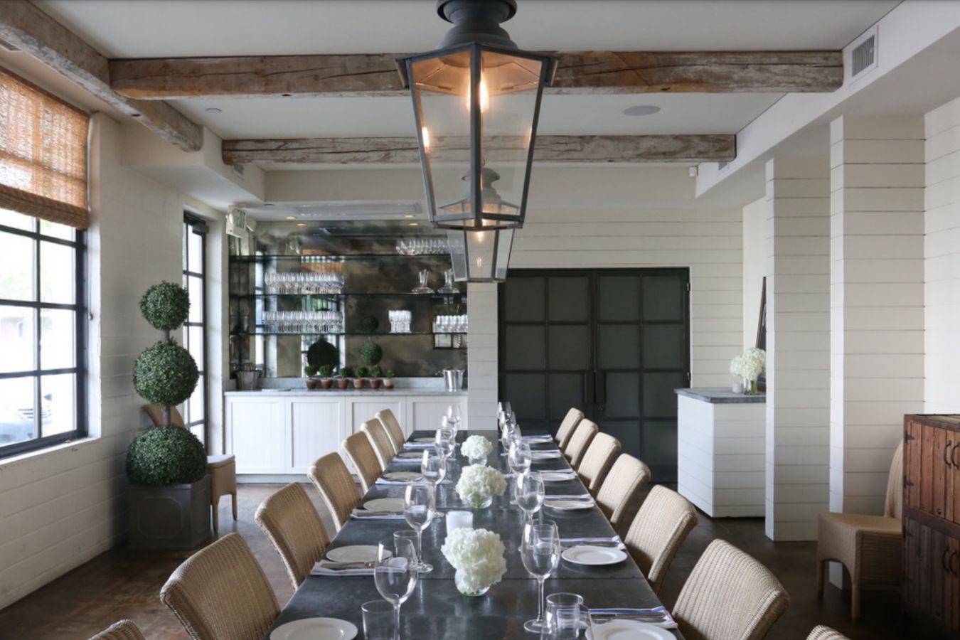 Indoor wedding reception at Tiny Boxwoods in Houston, TX | PartySlate