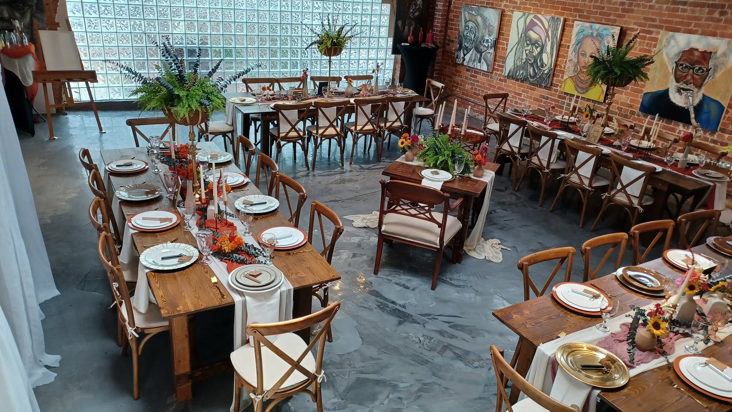 Simple Autumn Wedding Reception at Artistic Bisong Art Gallery in Houston, TX | PartySlate