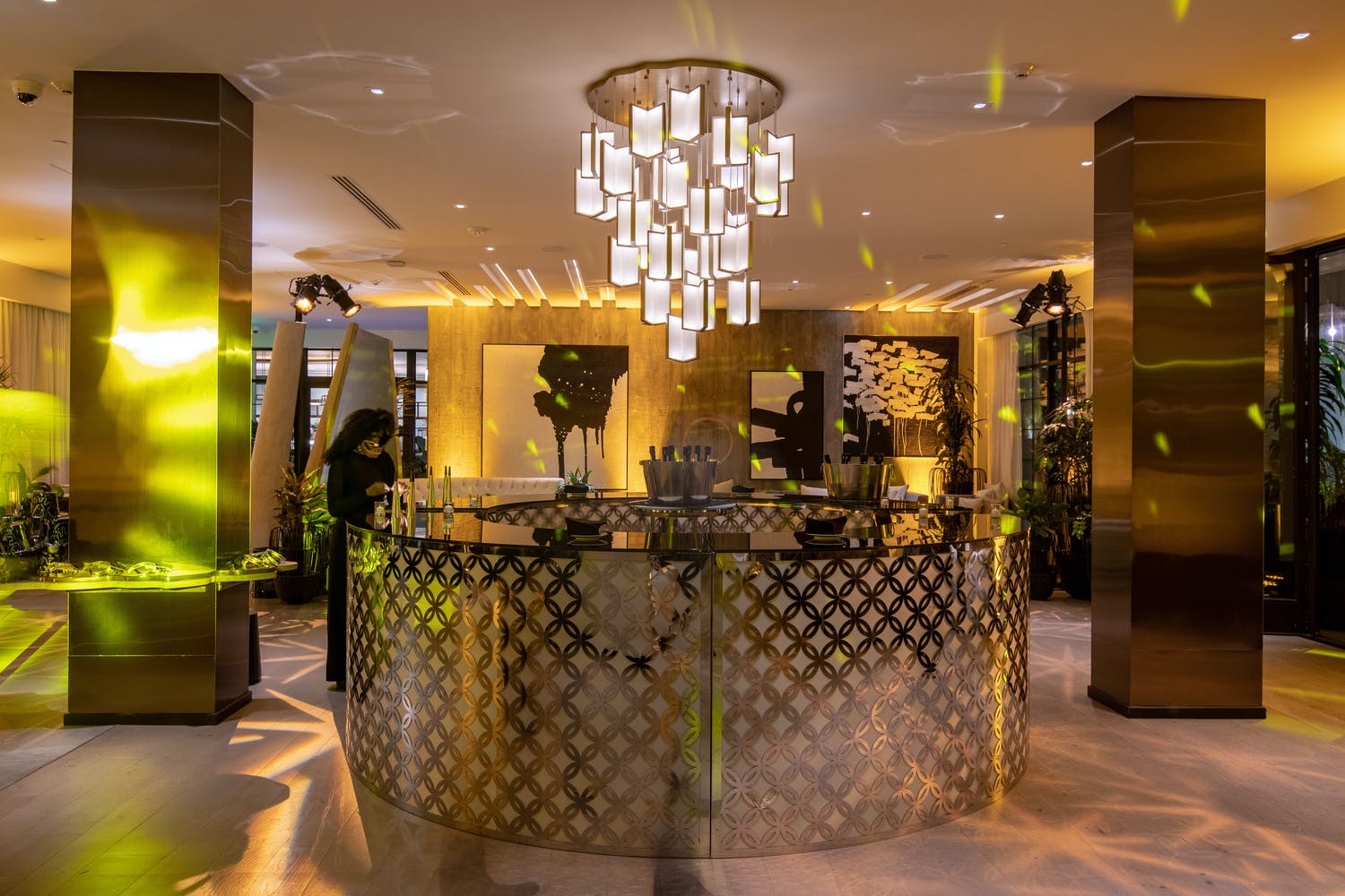 New Year's Eve party with glam, Hollywood-style gold bar in The Living Room and Backyard at Kimpton La Peer Hotel | PartySlate