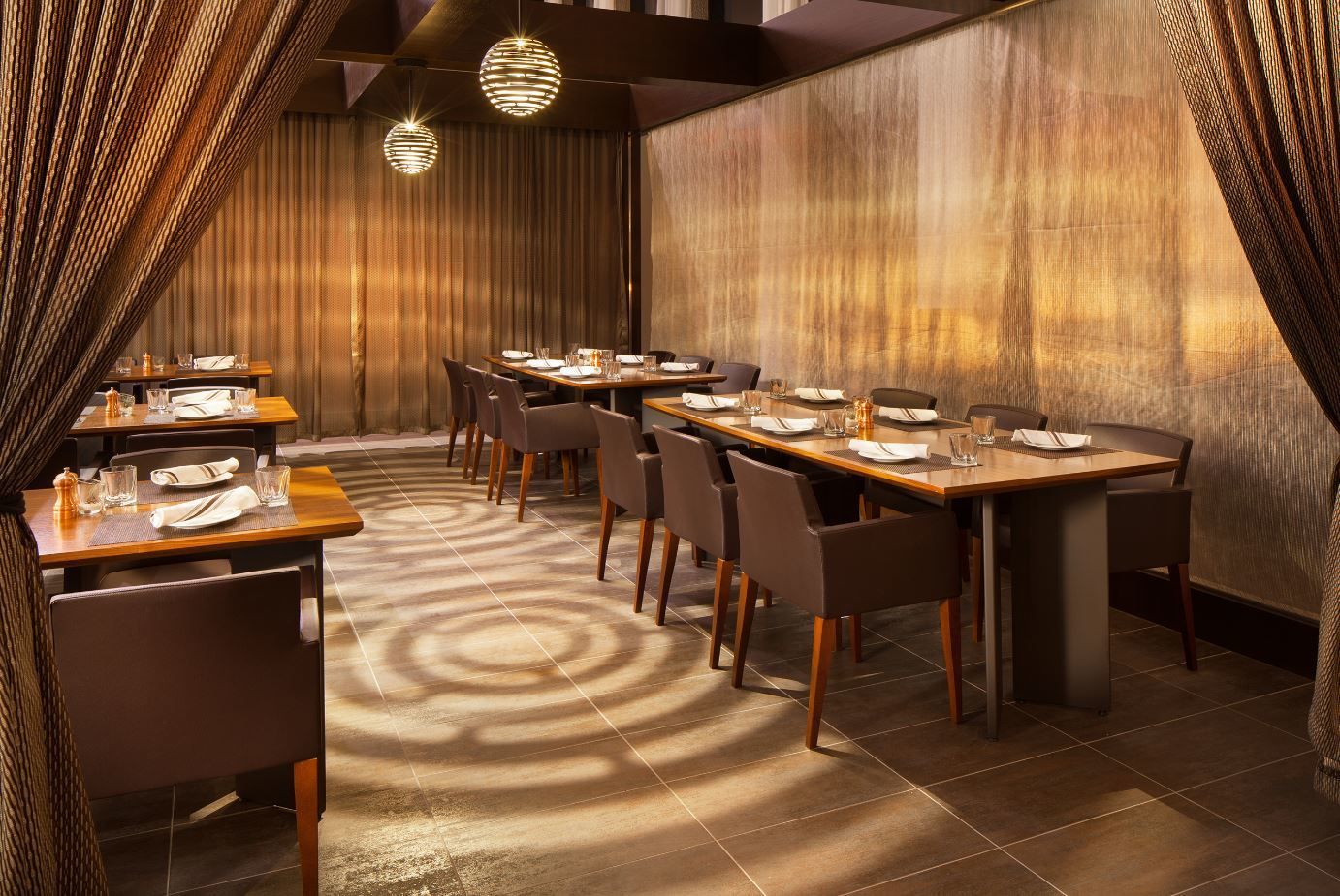 Grill & Vine Private Dining Room At The Westin In Dallas With Unique Lighting For Dinner Party | PartySlate