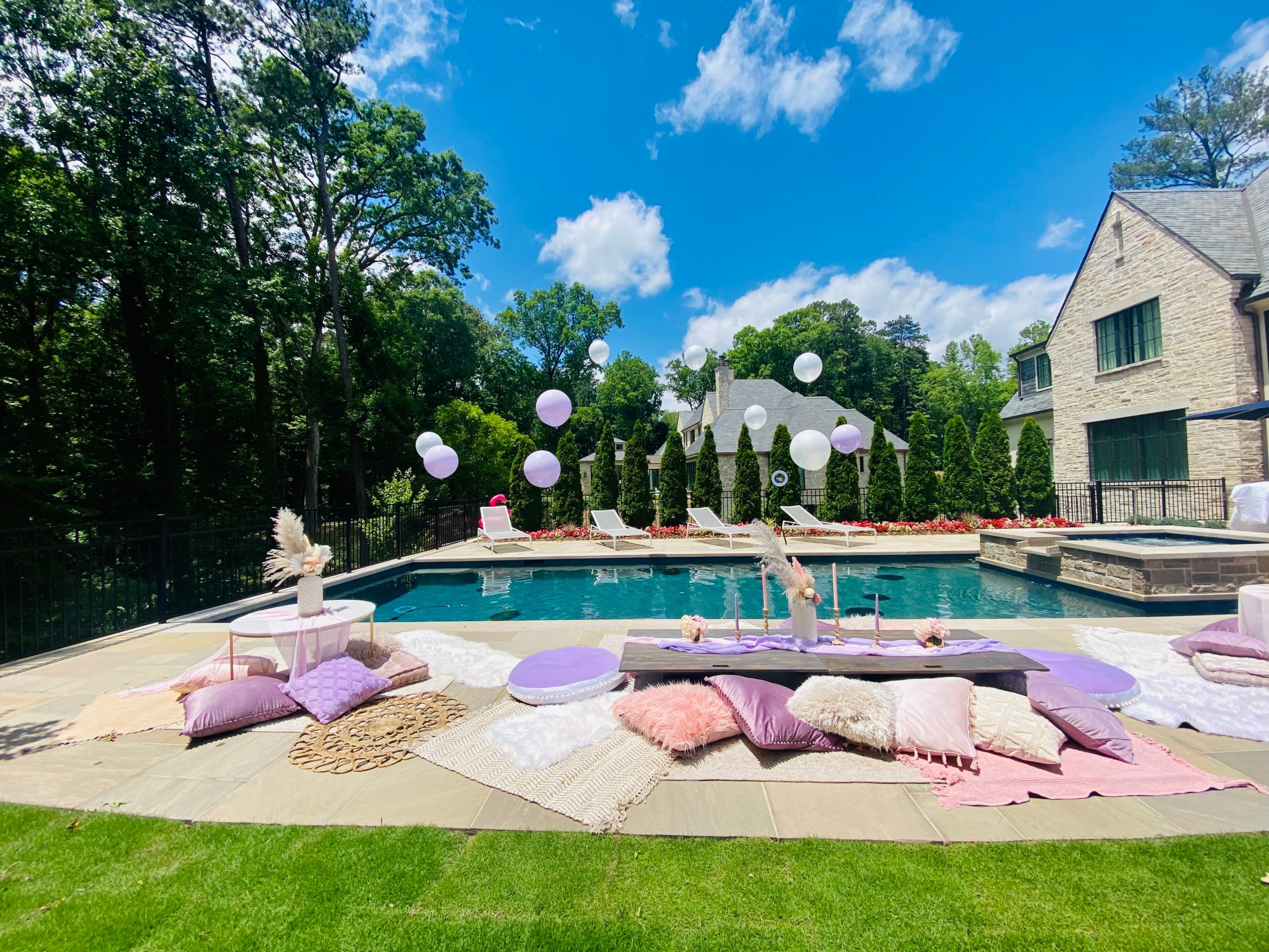 7 Backyard Graduation Party Ideas Your Teen Will Love - PartySlate, image size:2560x1920