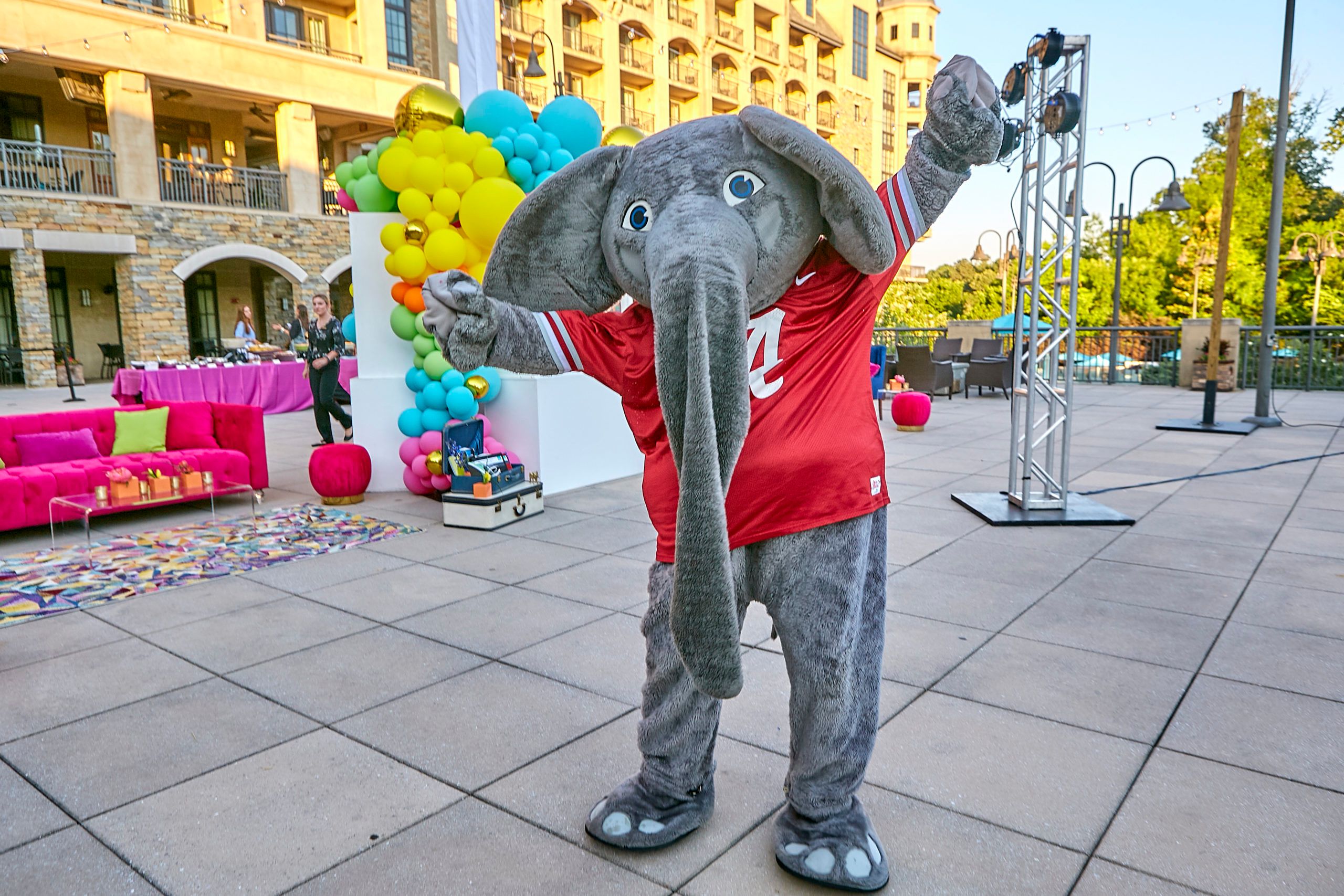 Alabama mascot at an outdoor graduation party | PartySlate