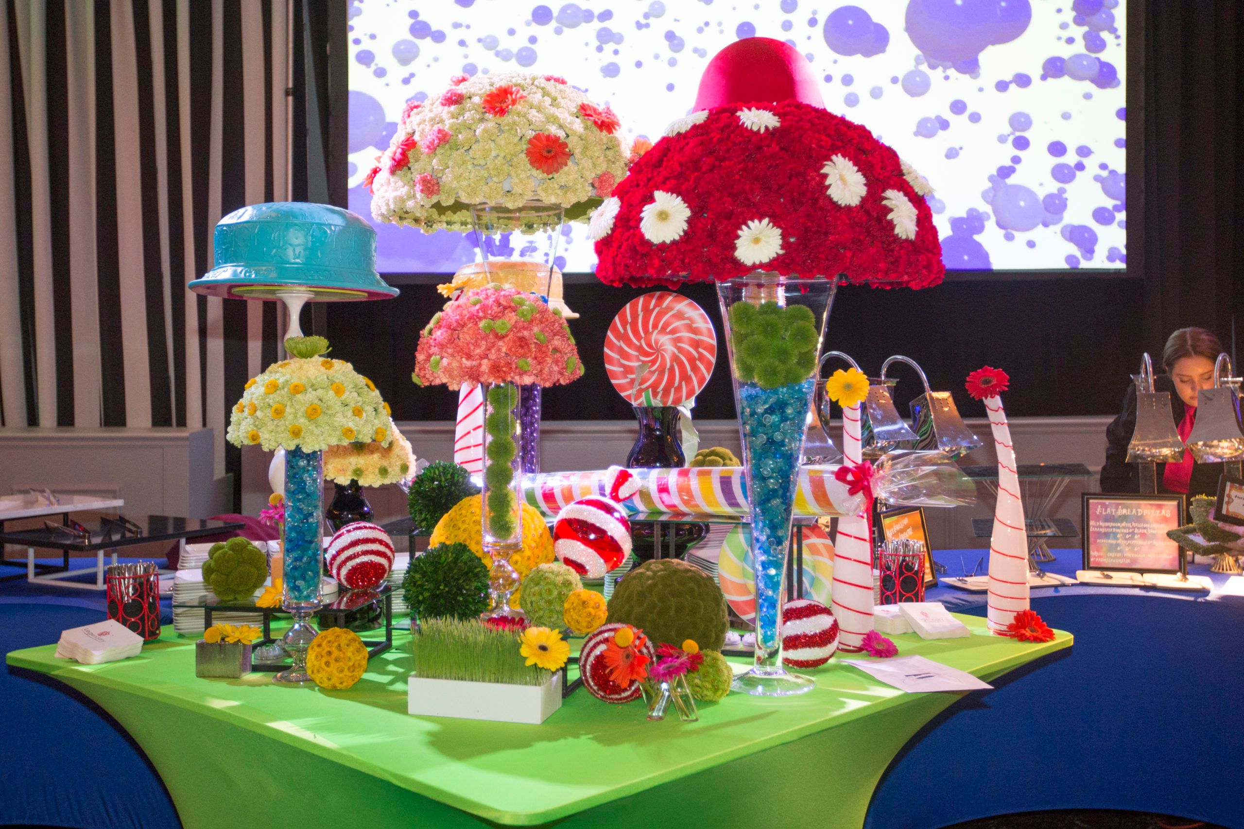 Charlie and the Chocolate Factory theme centerpiece | PartySlate