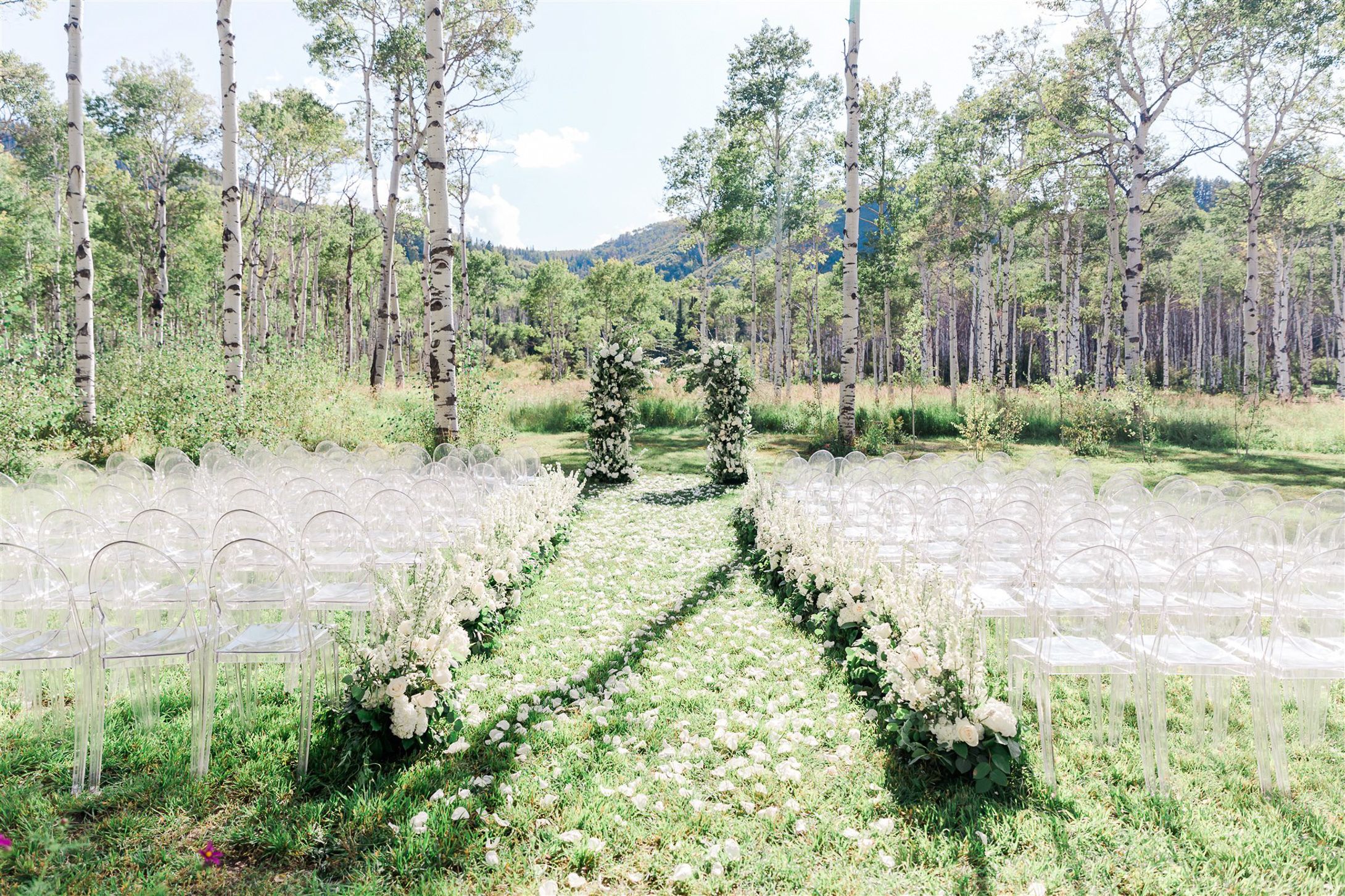 outdoor wedding aisle and alter with greenery | PartySlate