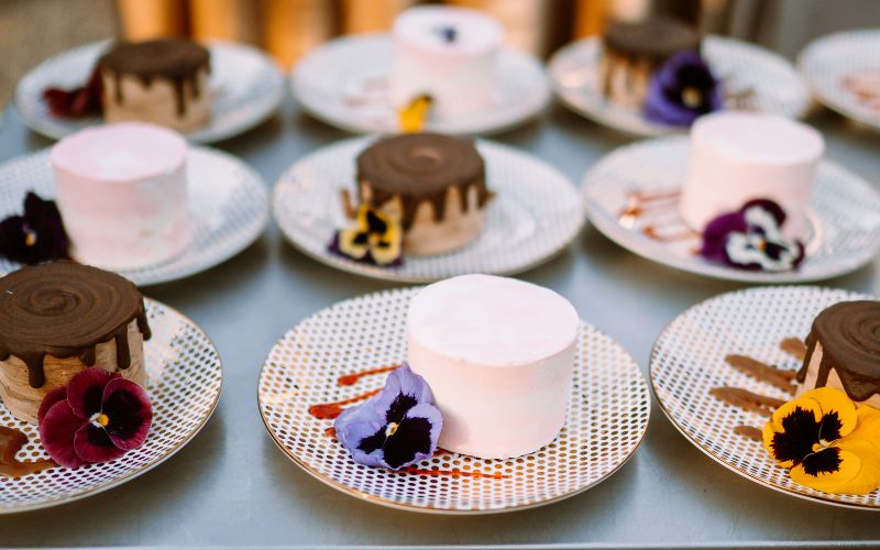 Individual tiny cakes.