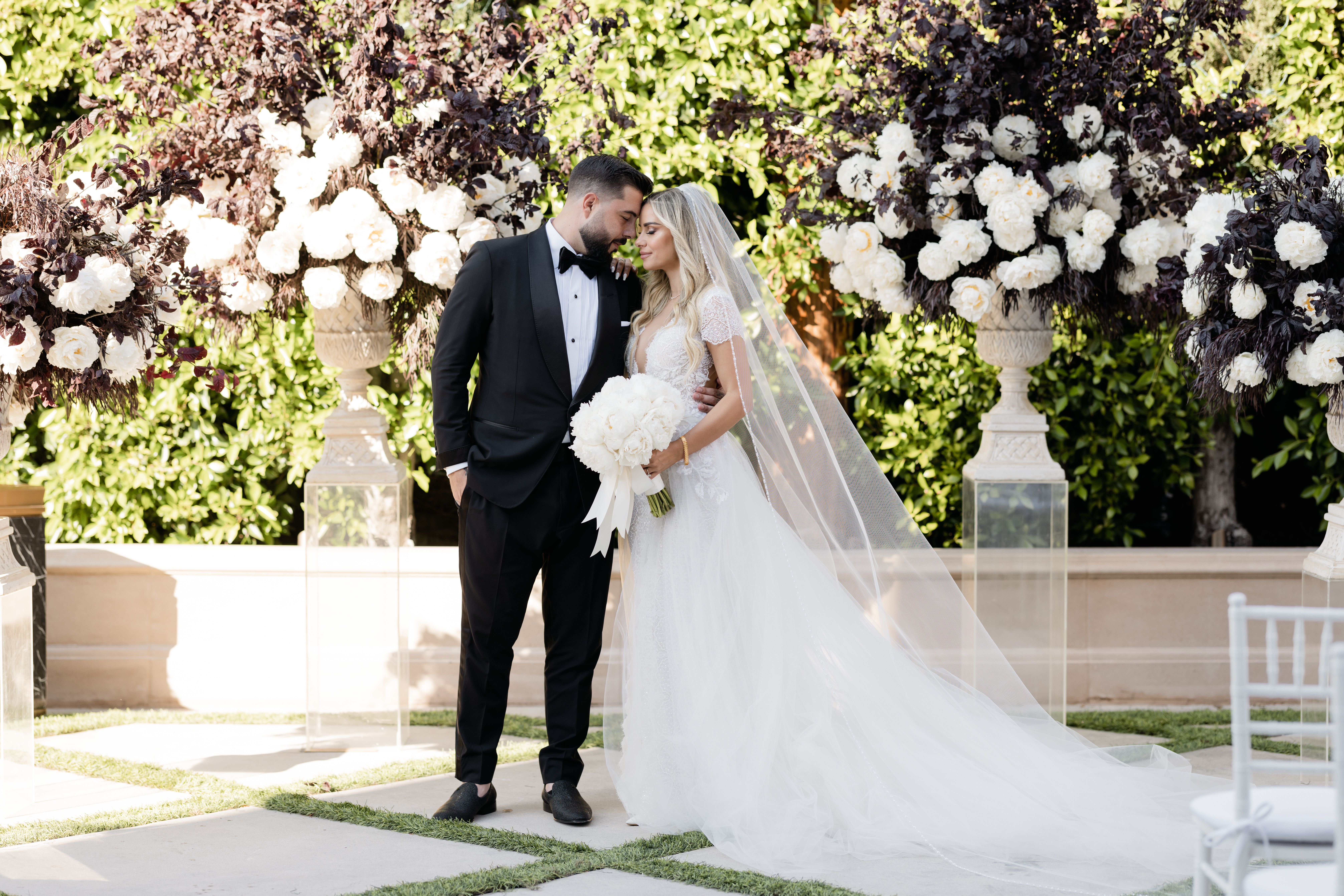 Black and White Wedding at Grand Venue in Los Angeles, California | PartySlate