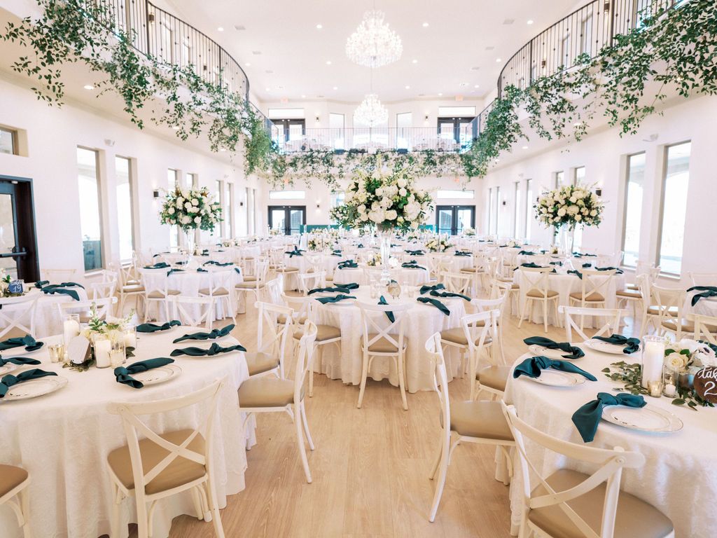 Green and White Wedding at D’Vine Grace Vineyard in McKinney, Texas