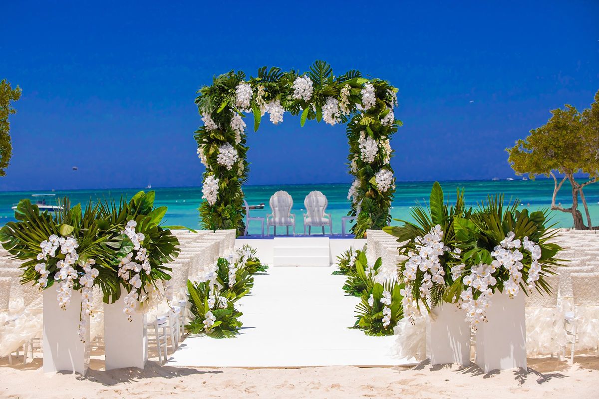 Tropical Wedding at The Ritz-Carlton, Aruba | PartySlate