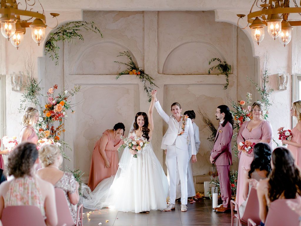 Stylish Wedding at Villa Antonia in Jonestown, Texas | PartySlate
