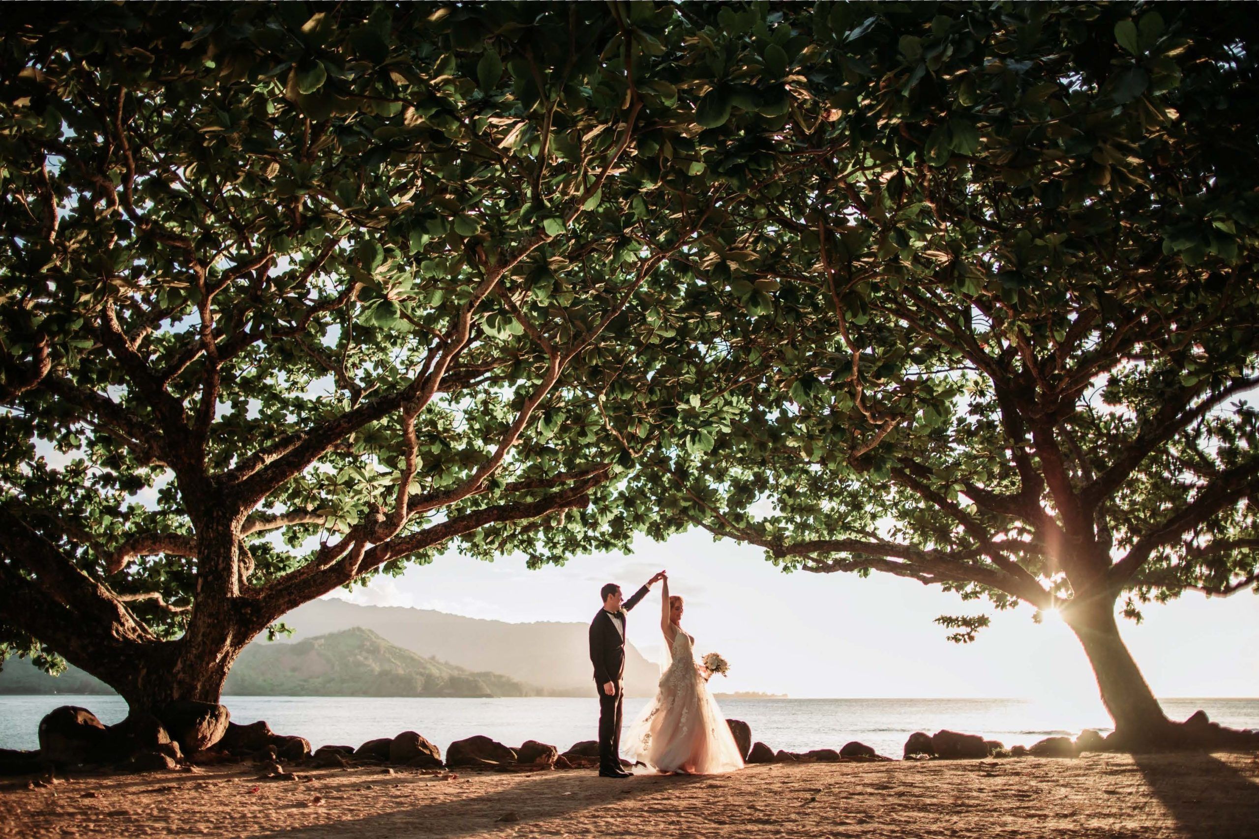 stunning outdoor wedding at 1 Hotel Hanalei Bay in hawaii | PartySlate