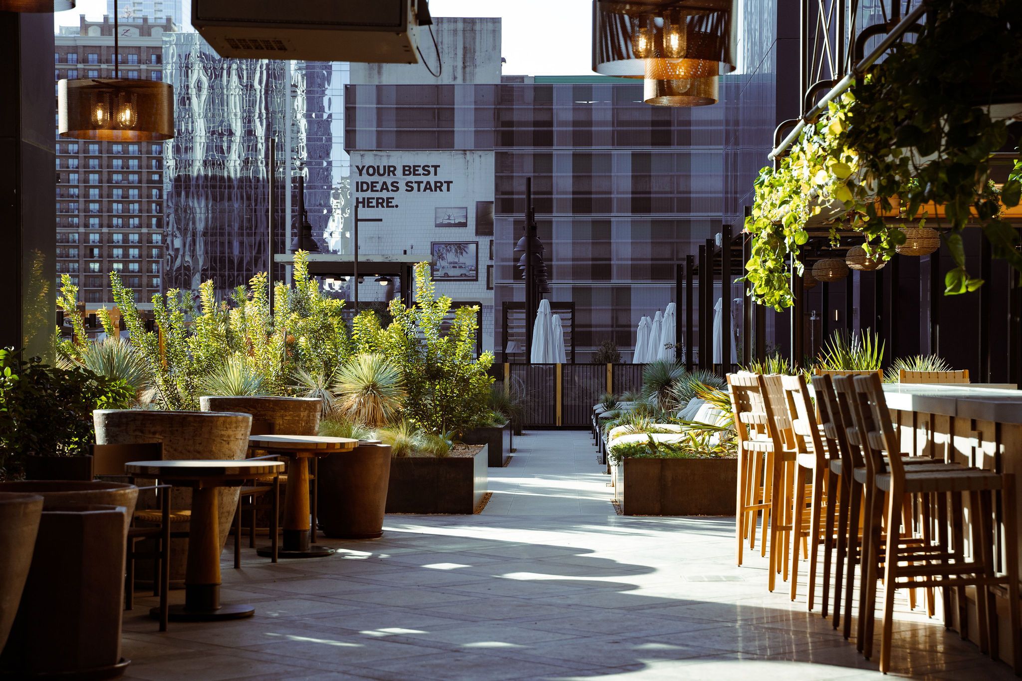 Outdoor Patio Bar at Wax Myrtles in Austin | PartySlate