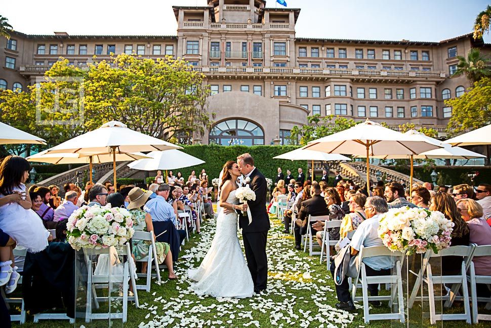 Outdoor wedding in Horse Shoe Garden at The Langham Huntington Hotel | PartySlate