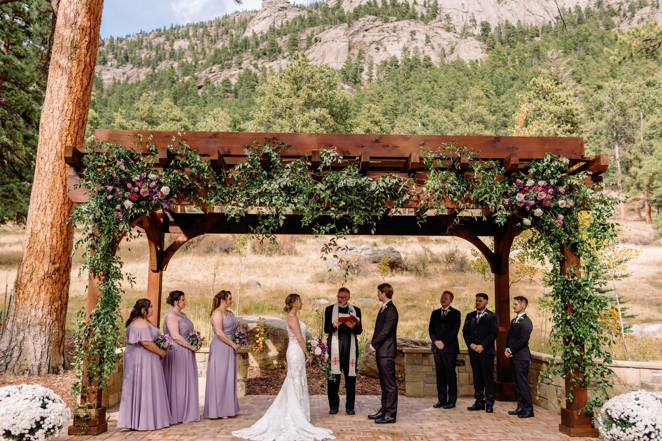 FALL WEDDING AT DELLA TERRA MOUNTAIN CHATEAU