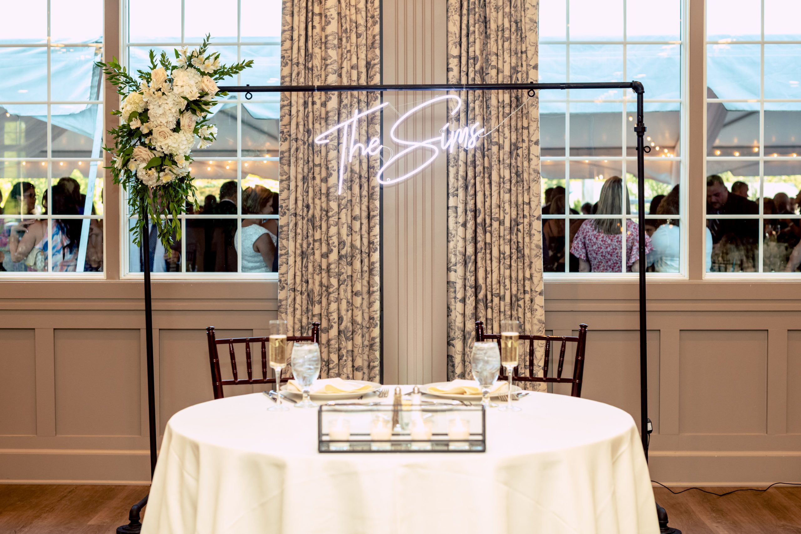 Romantic Summer Wedding at LaBelle Winery in Derry, New Hampshire | PartySlate