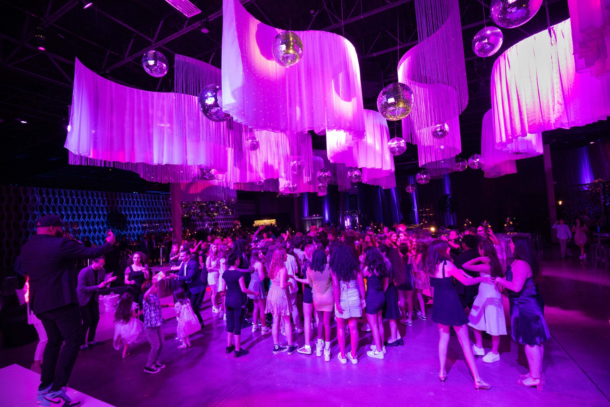 20 Chicago Bar and Bat Mitzvah Venues for any Theme Your Teen Can Dream [2023]