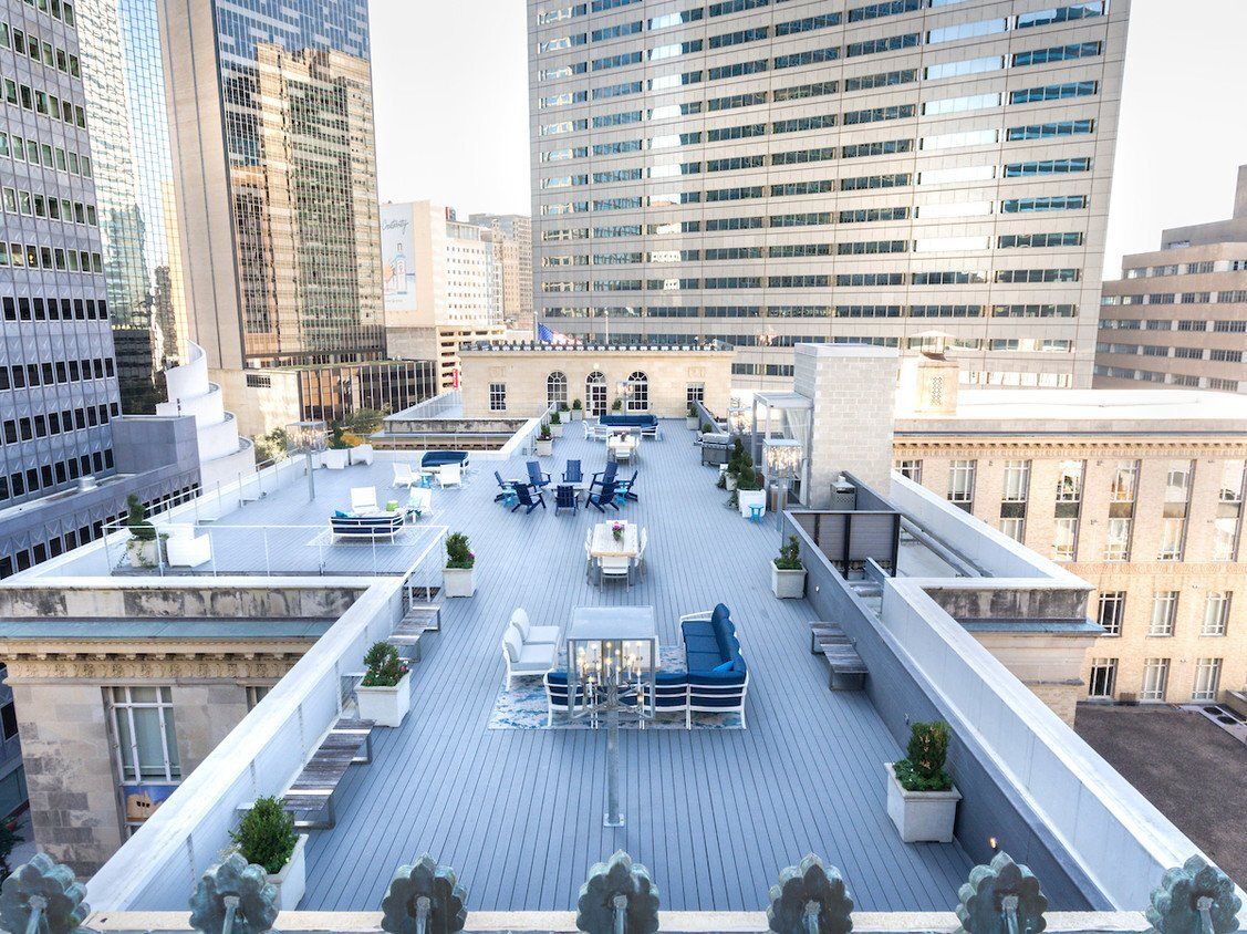 Rooftop wedding at The Venue at 400 North Ervay