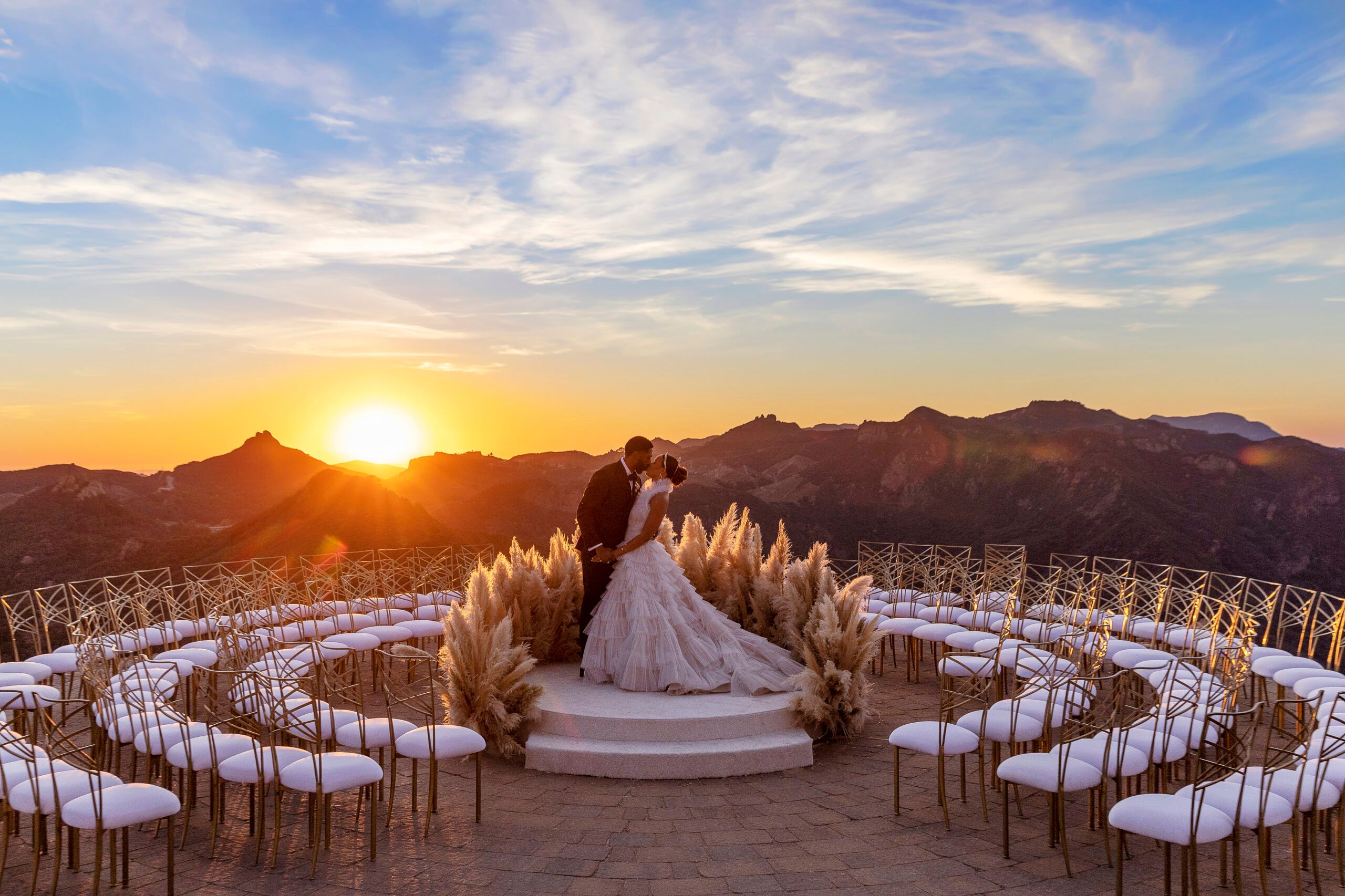 The Best — And Worst — Time to Get Married in 11 Top Destinations -  PartySlate, image size:2560x1706