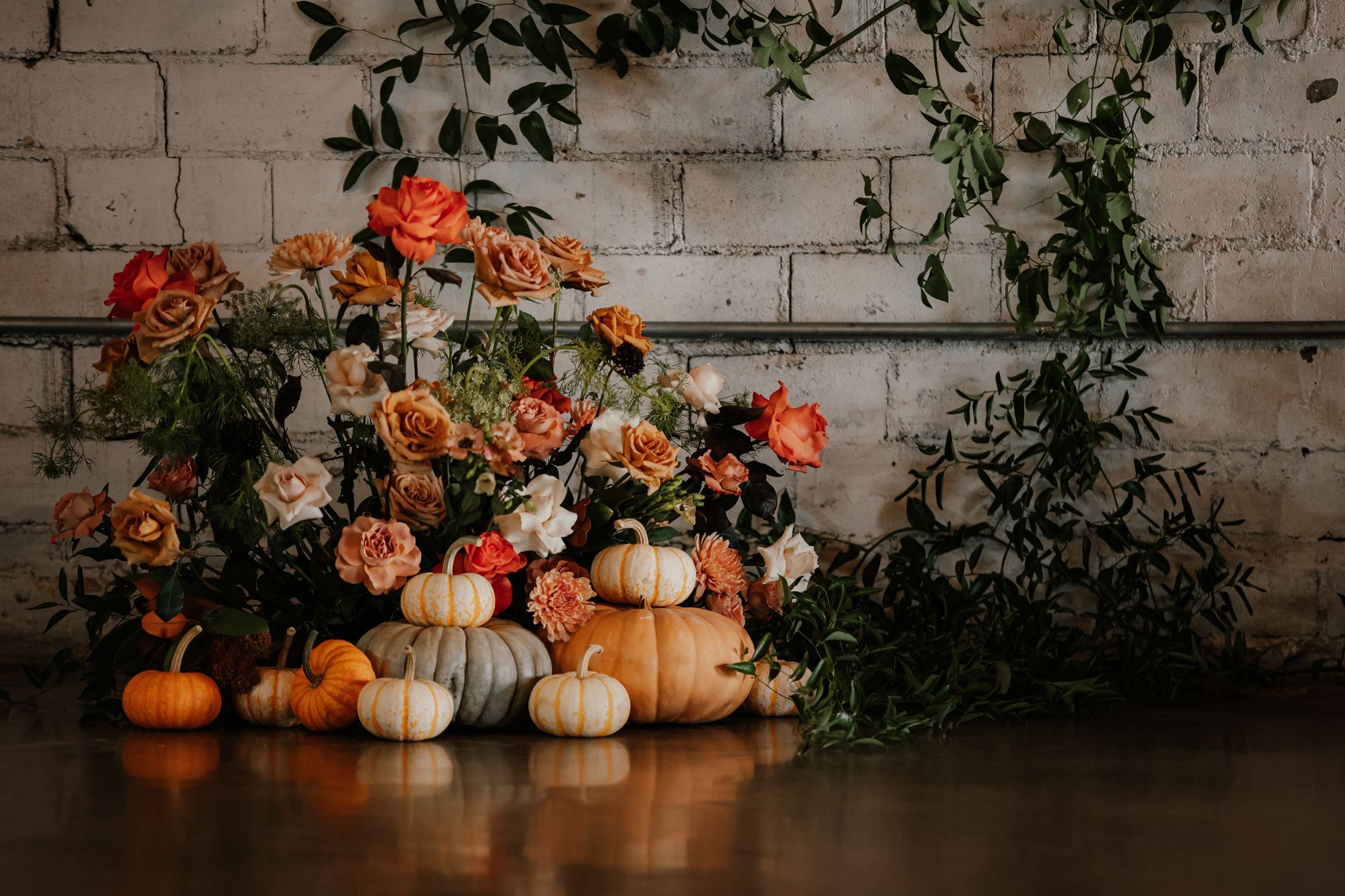 fall wedding with pumpkin décor