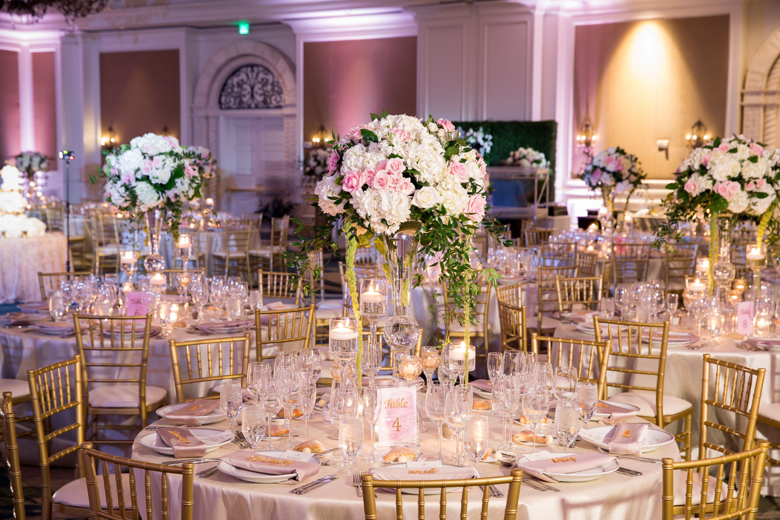 47 Elegant Wedding Centerpieces to Inspire Your Nuptials - PartySlate, image size:2560x1707
