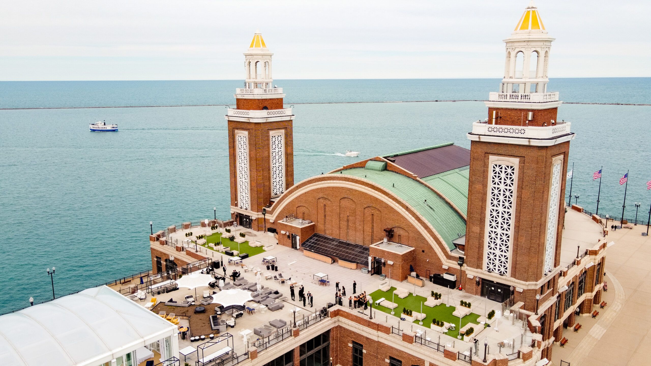 Elegant Wedding at Offshore Rooftop & Bar at Navy Pier in Chicago, IL