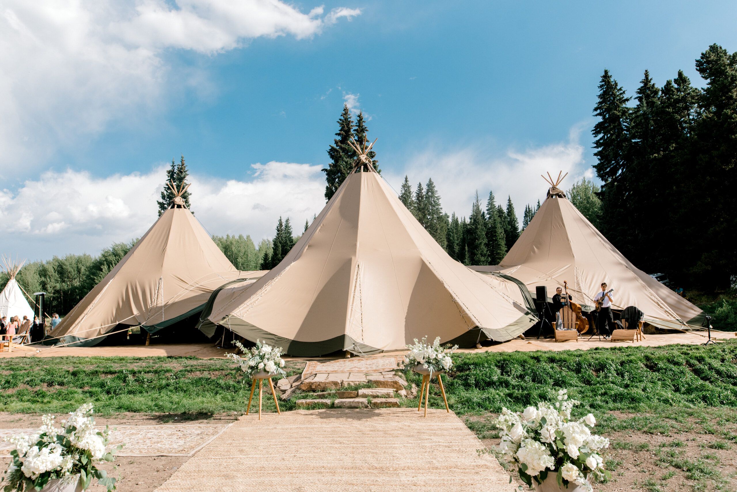 Lauren & Davey mountain wedding tent