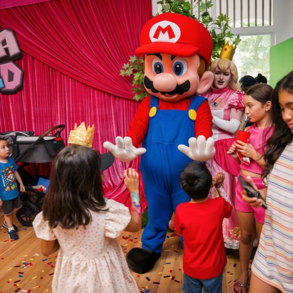 Performers for a kid's birthday party