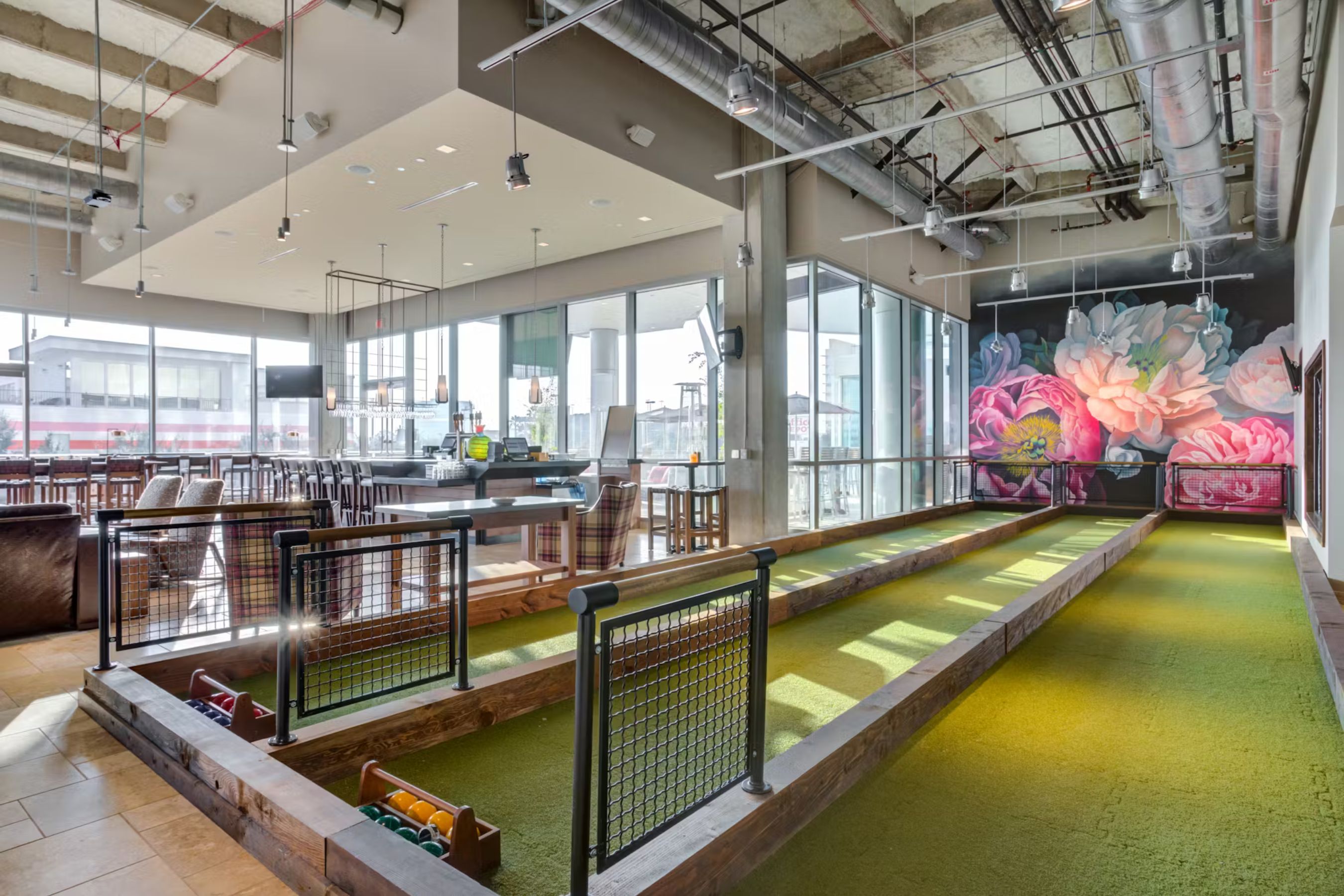 Pinstripes Houston, a great Party Venue in Houston