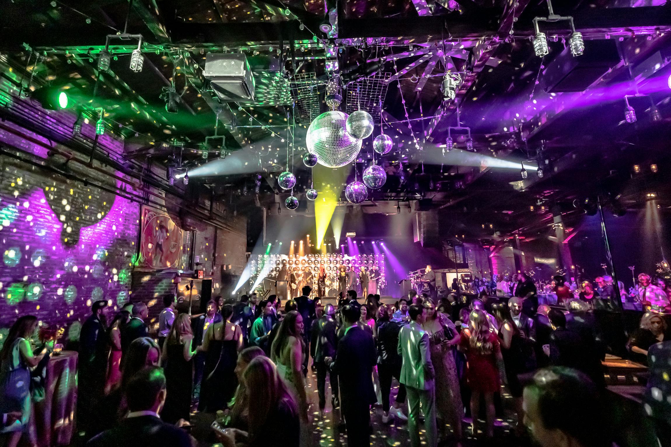This Glamorous Wedding Reception Shines at Brooklyn Bowl - Williamsburg