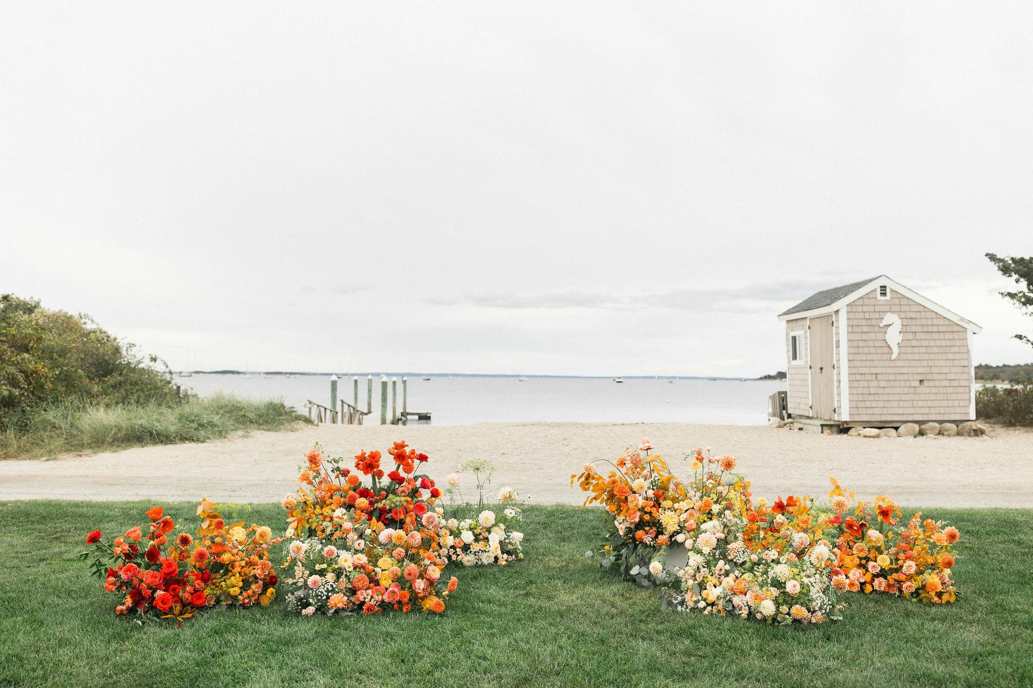 Experience a Day of Splendid Scenery and Lively Colors at this Shining Tides Wedding