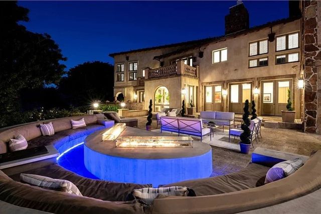 Featured photo from The Carolwood One