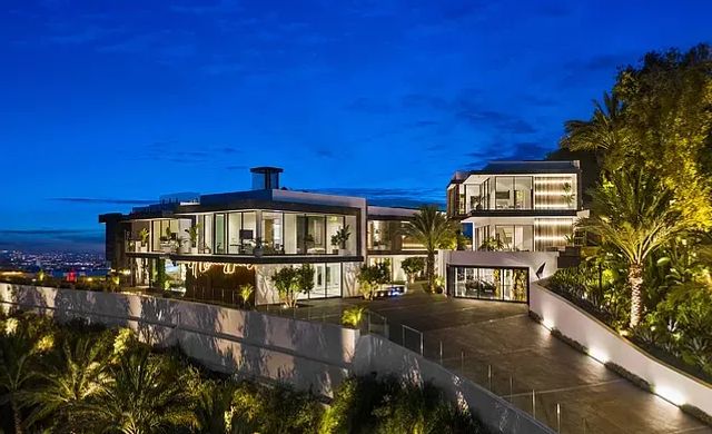 Featured photo from The Sarbonne One