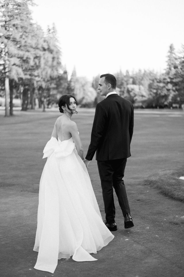 Featured photo from Chic Golf Club Wedding