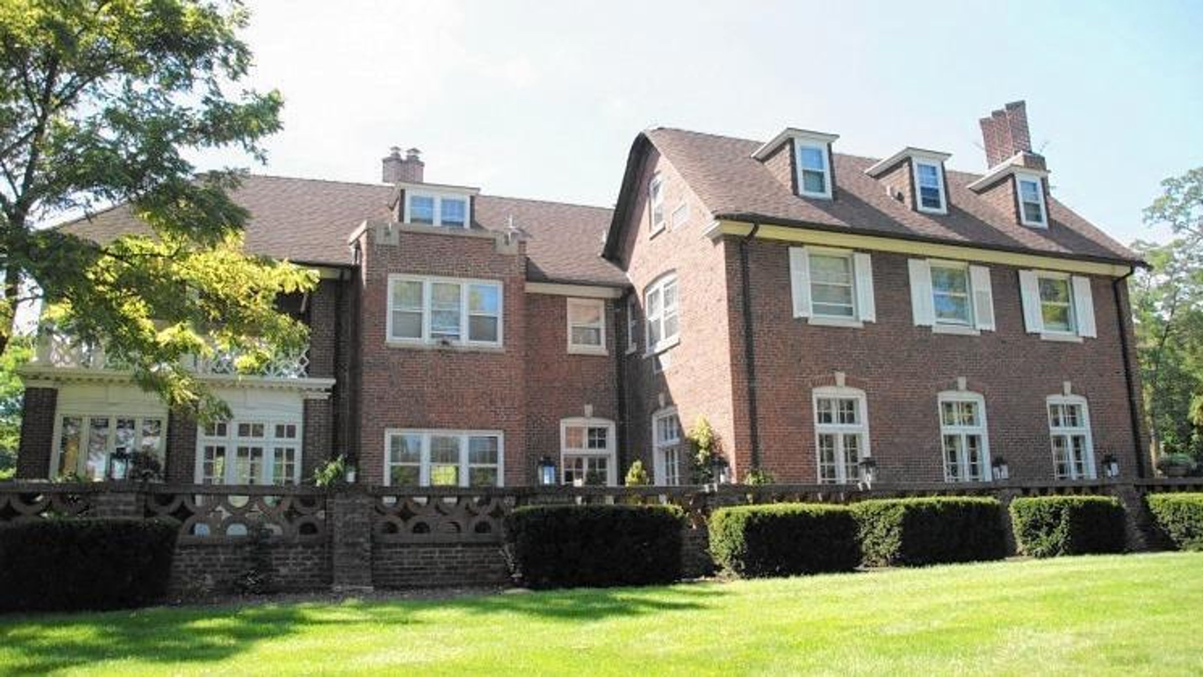 Cover photo of Glen Rowan House