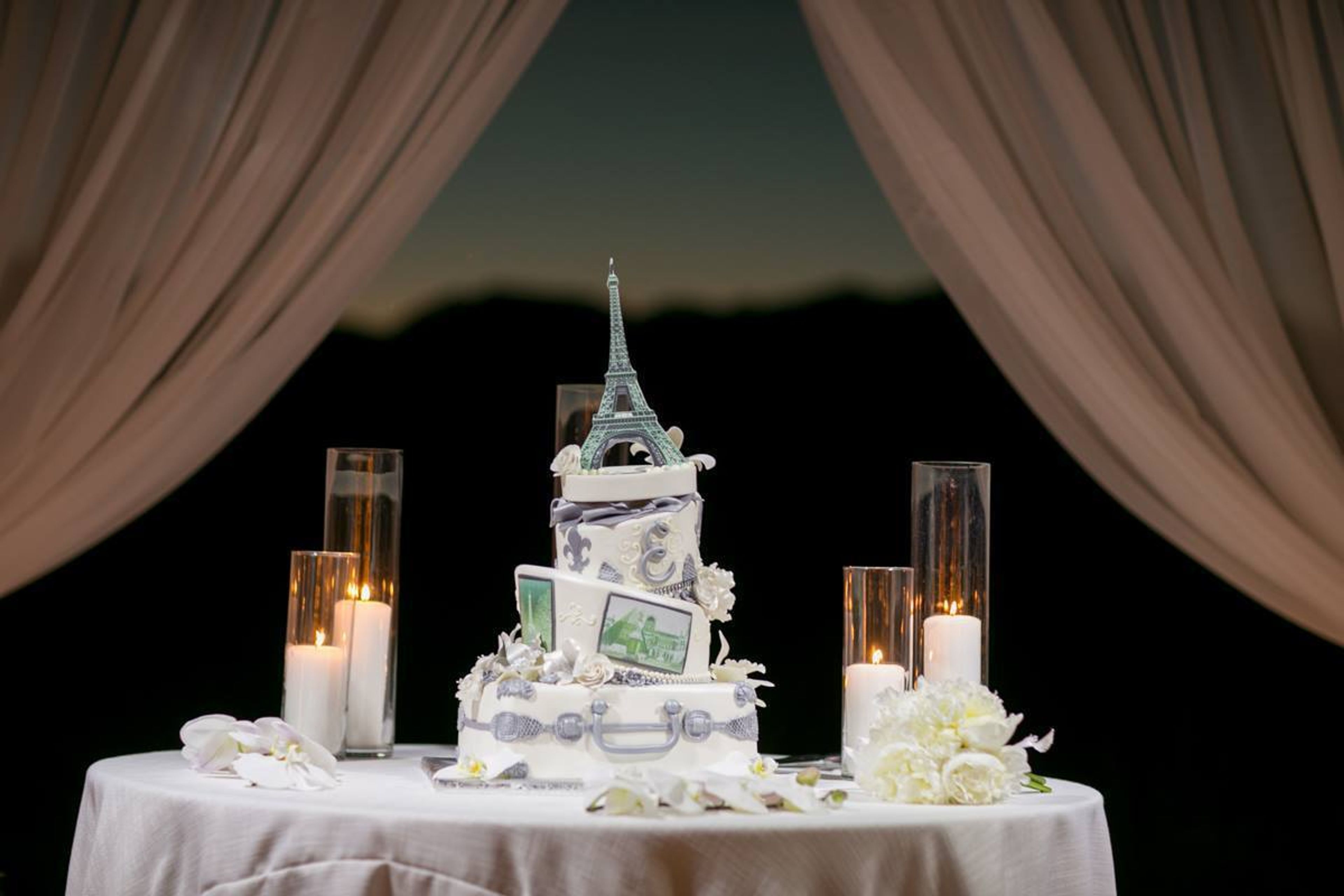 Cover photo of Exquisite Desserts