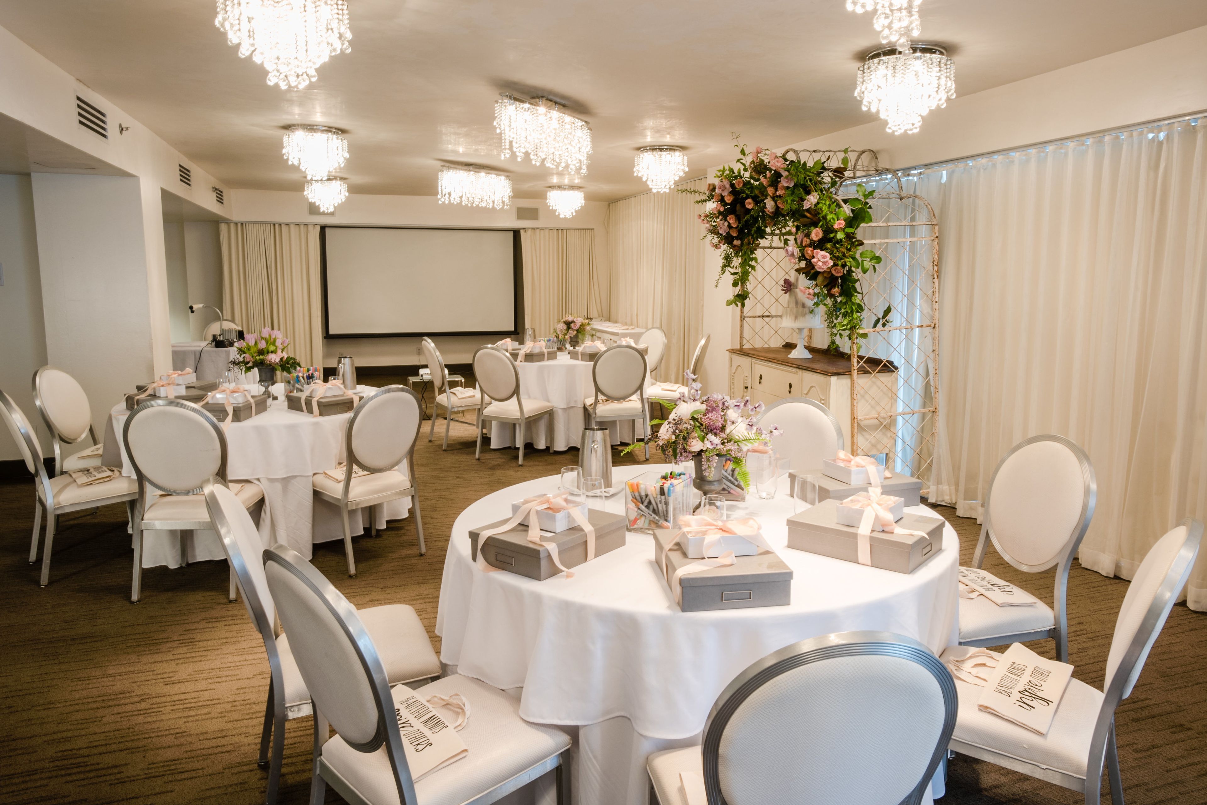 Cover photo of Karina Pires Photography