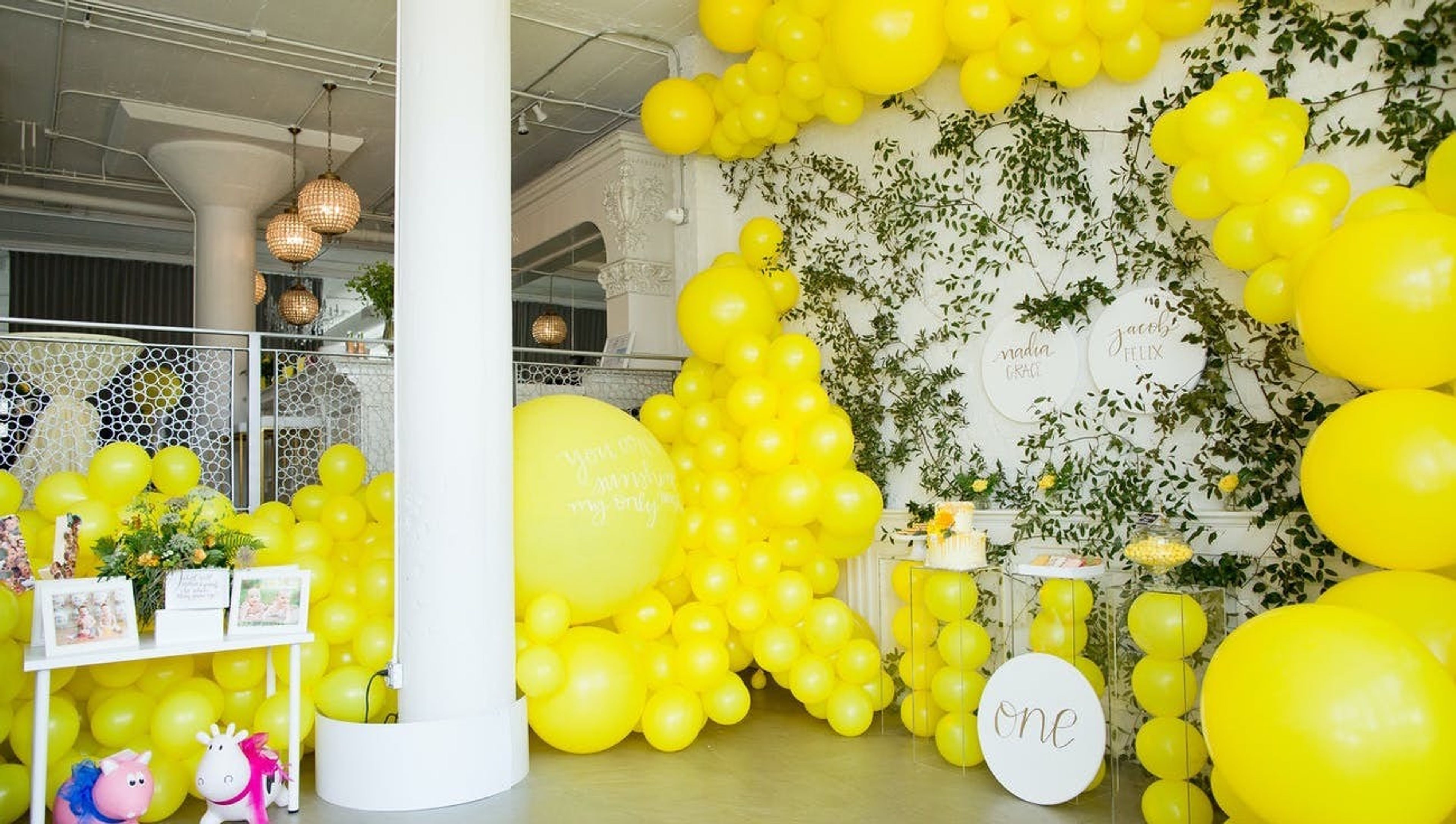 Cover photo of Awesome Balloon Creations