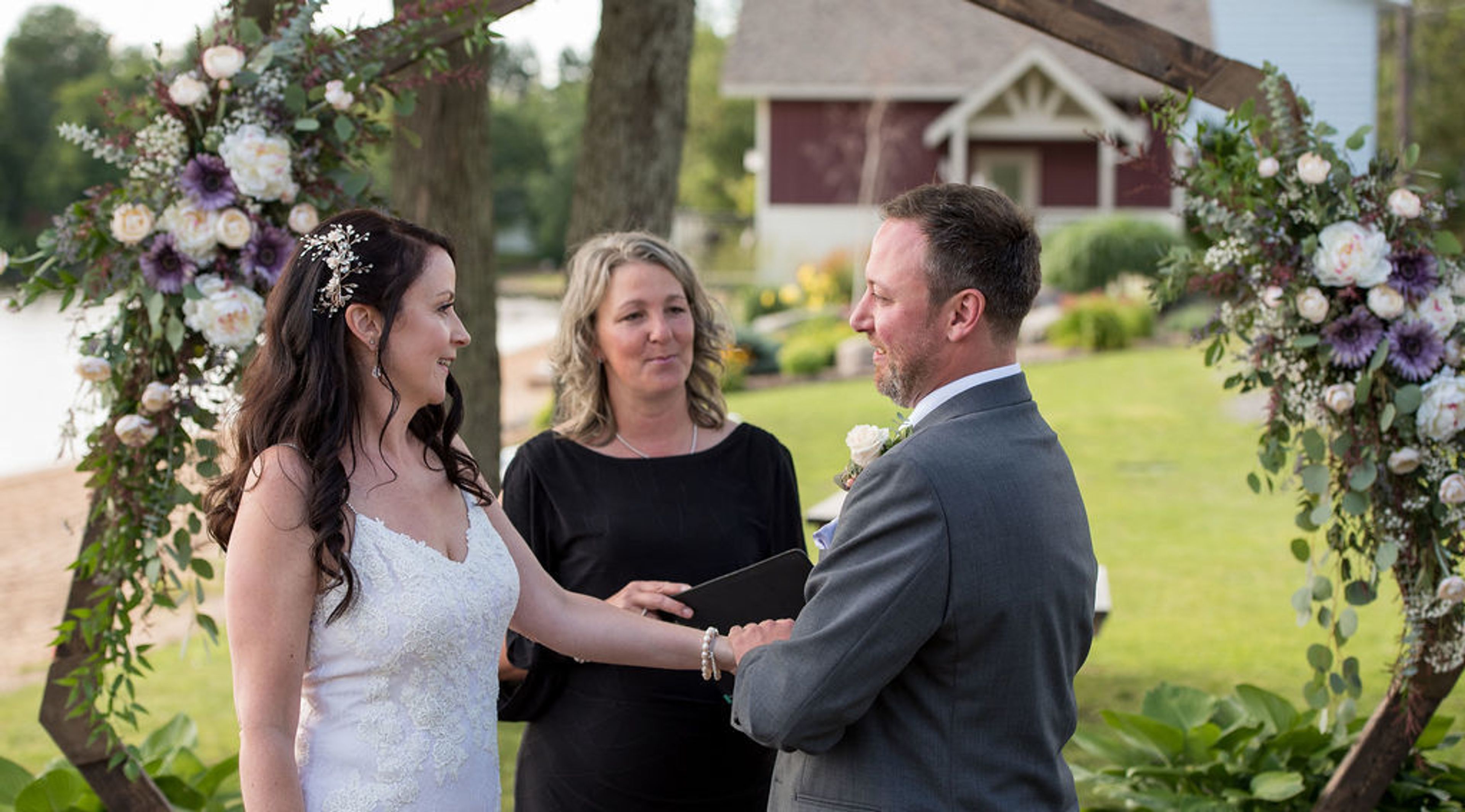 Cover photo of Lisa Agnew: Marriage Officiant
