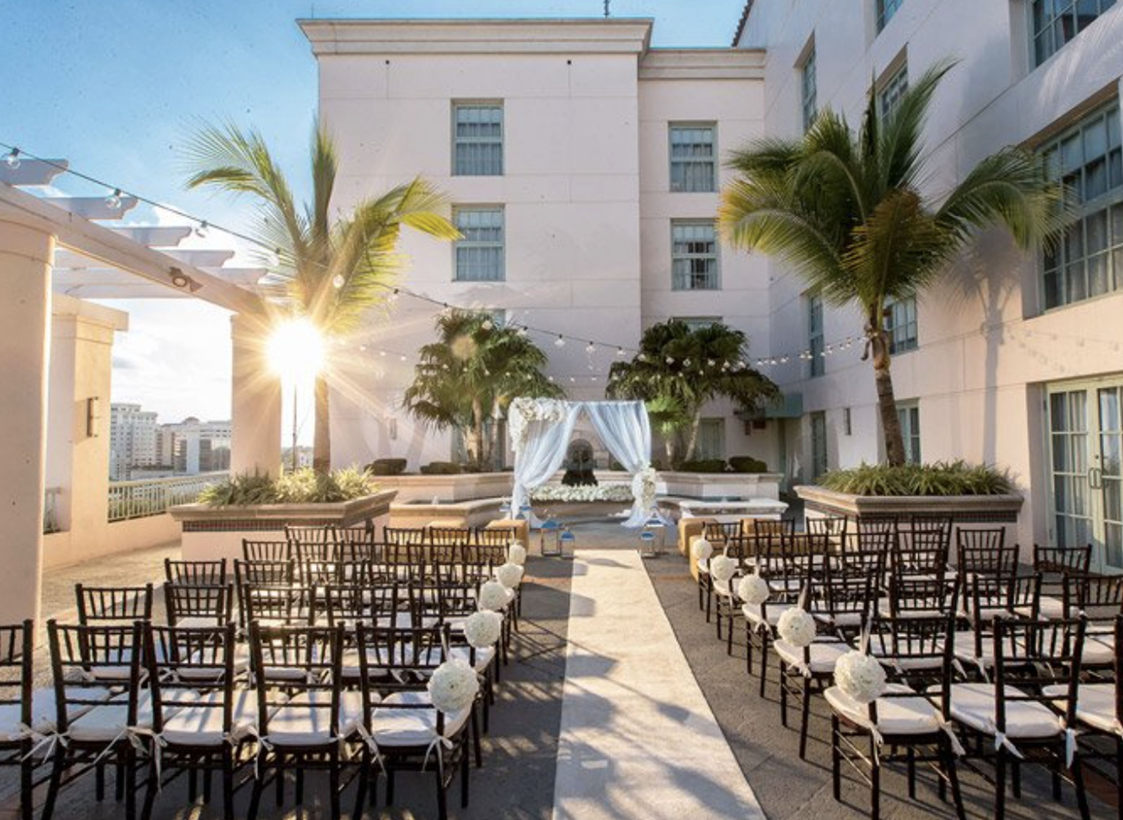 Cover photo of Hotel Colonnade