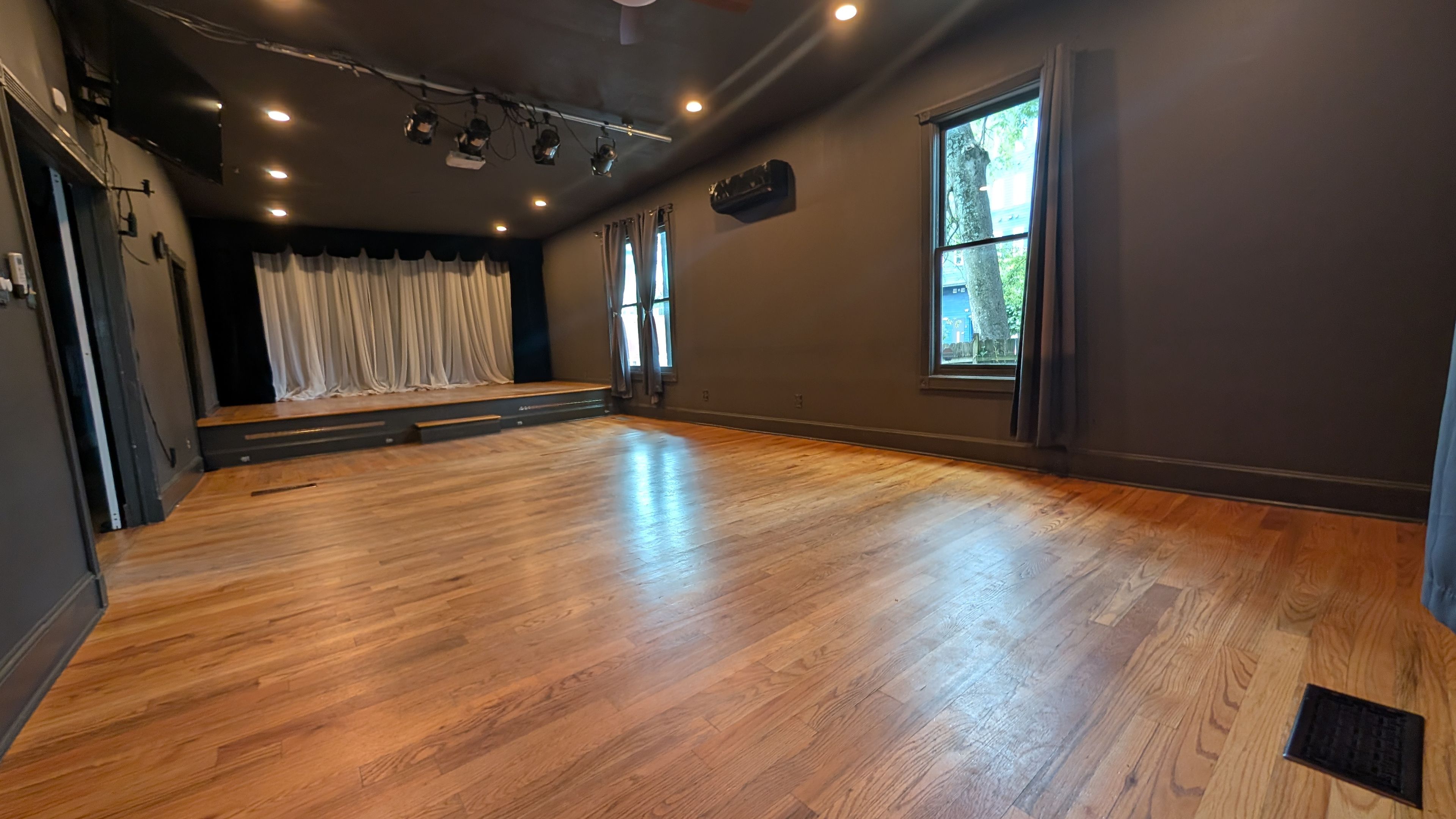 Featured photo from Metropolitan Studios