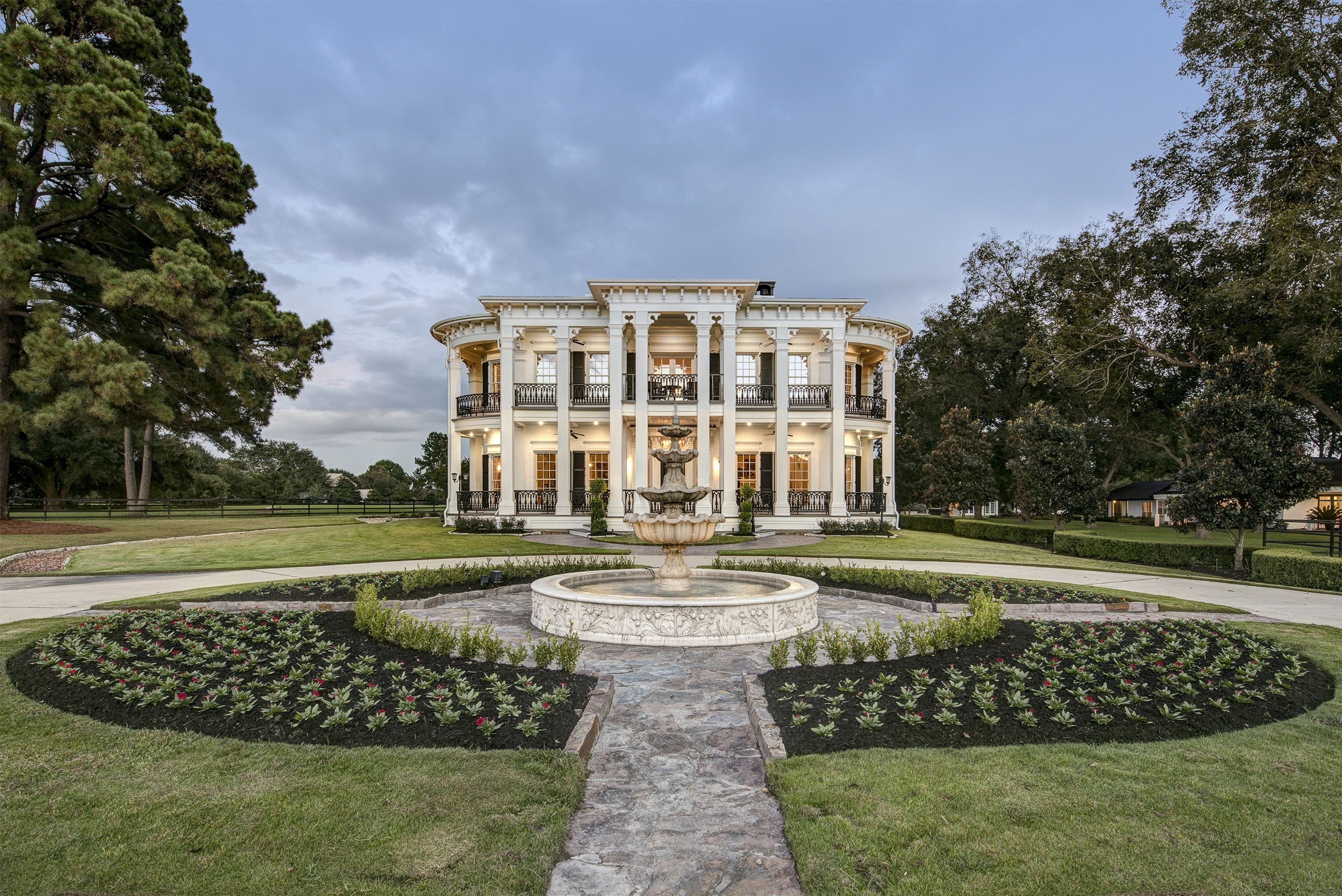 Cover photo of Sandlewood Manor