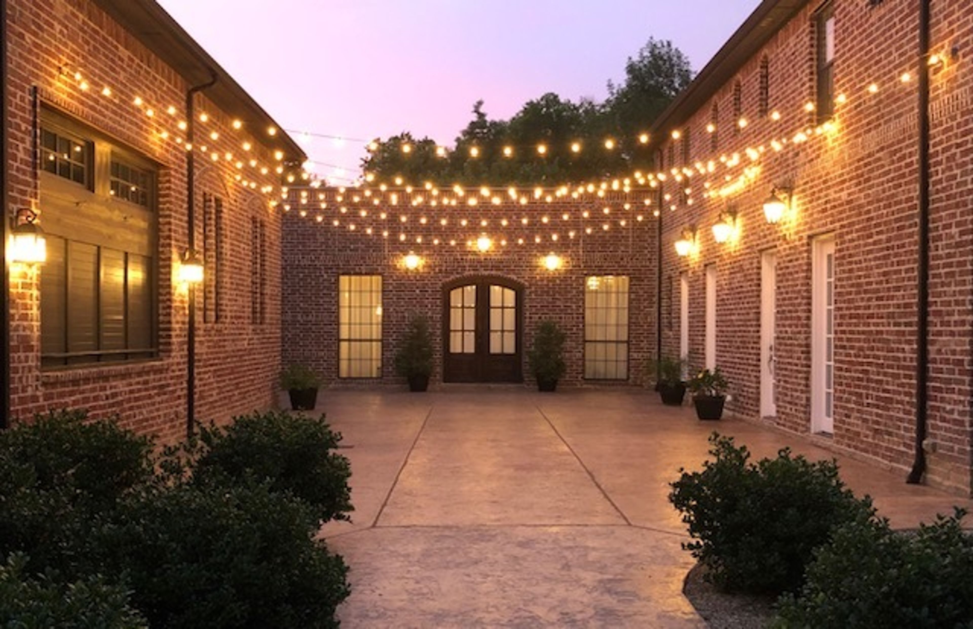 Cover photo of La Cour Venue